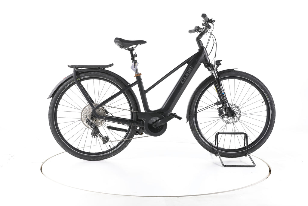 Cube Touring Hybrid Pro 625 Trekking E-Bike - Image 1