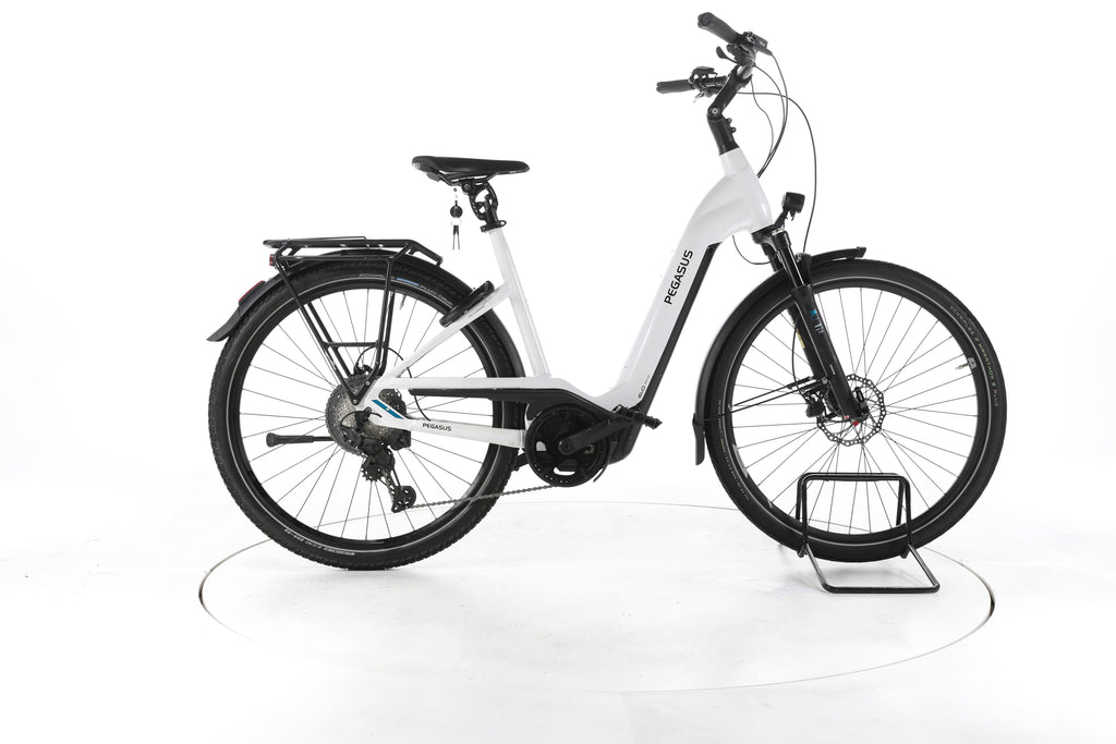 Pegasus Premio EVO 11 Trekking E-Bike Tiefeinsteiger - Image 1