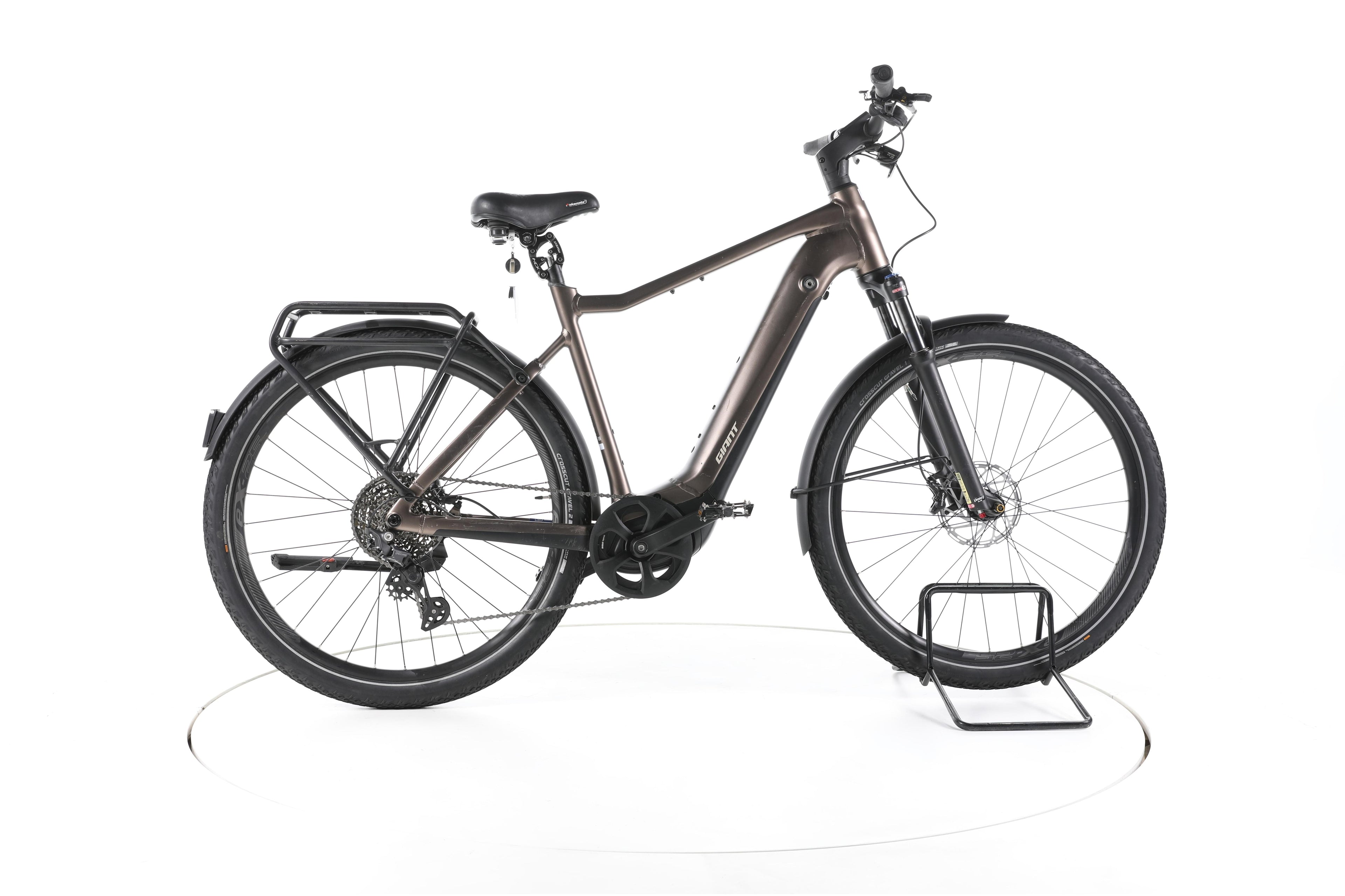 Giant Explore E+ Pro 1 Trekking E-Bike - Image 1
