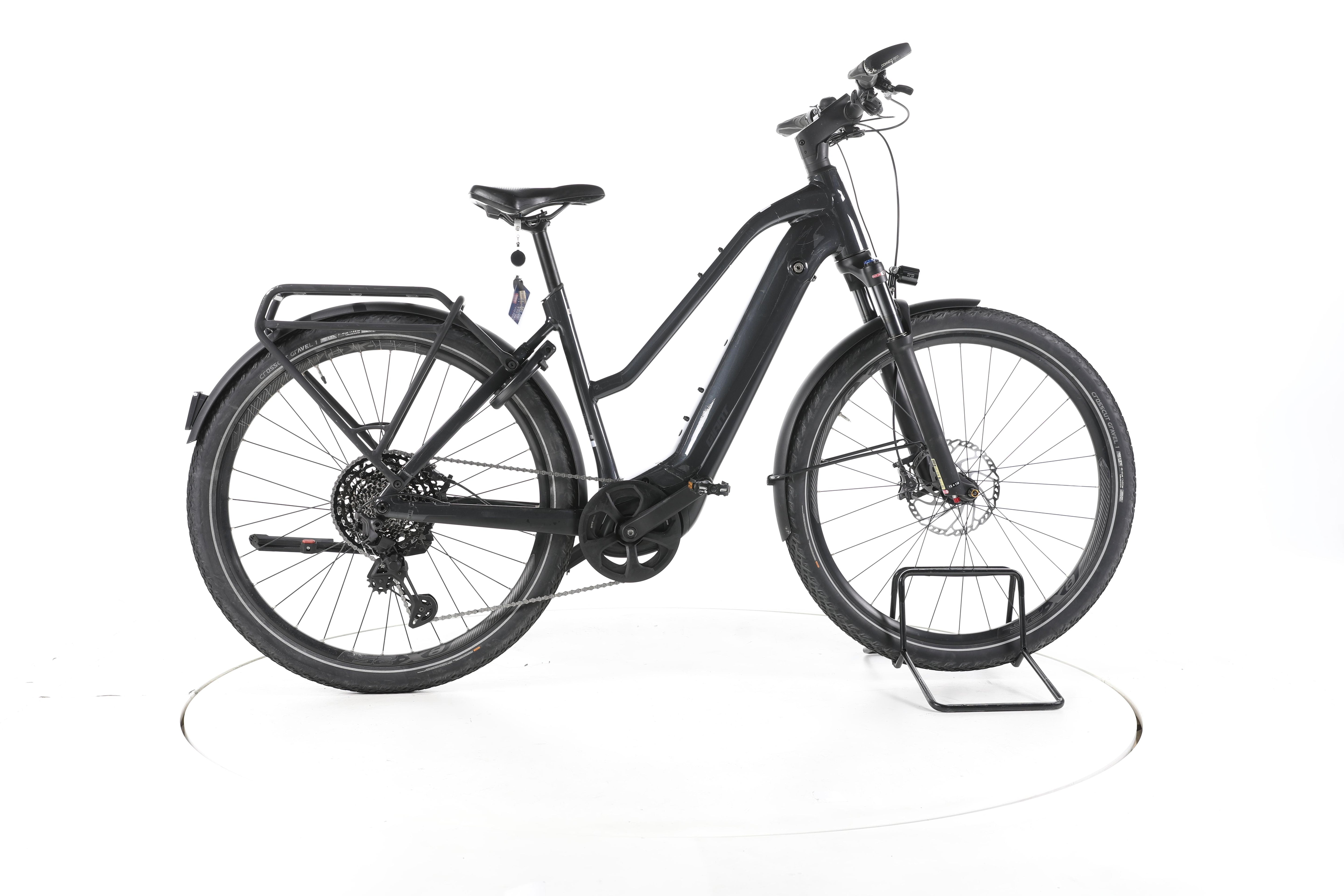 Giant Explore E+ 3 Trekking E-Bike - Image 1