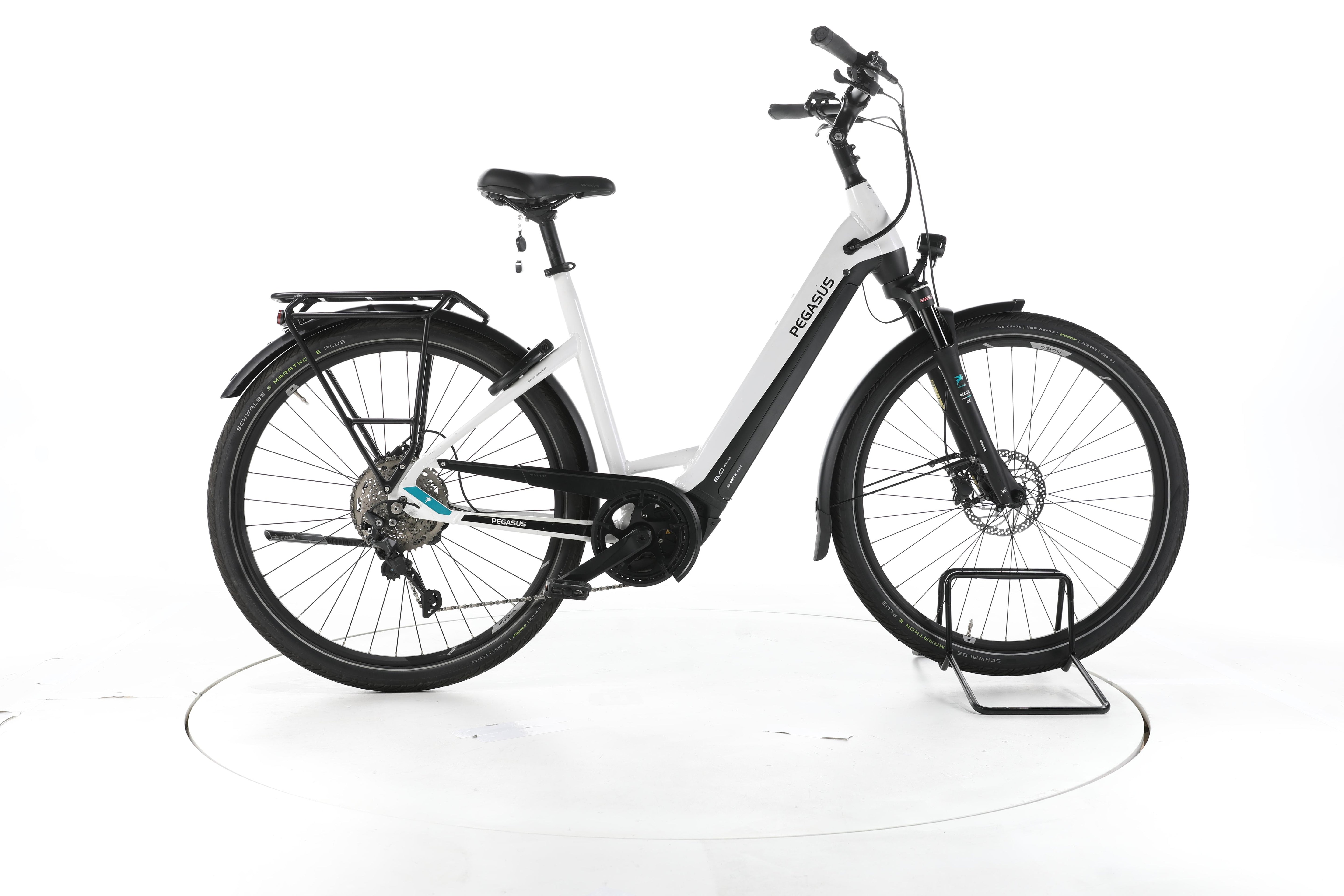 Pegasus Premio EVO 10 Lite Trekking E-Bike Tiefeinsteiger - Image 1