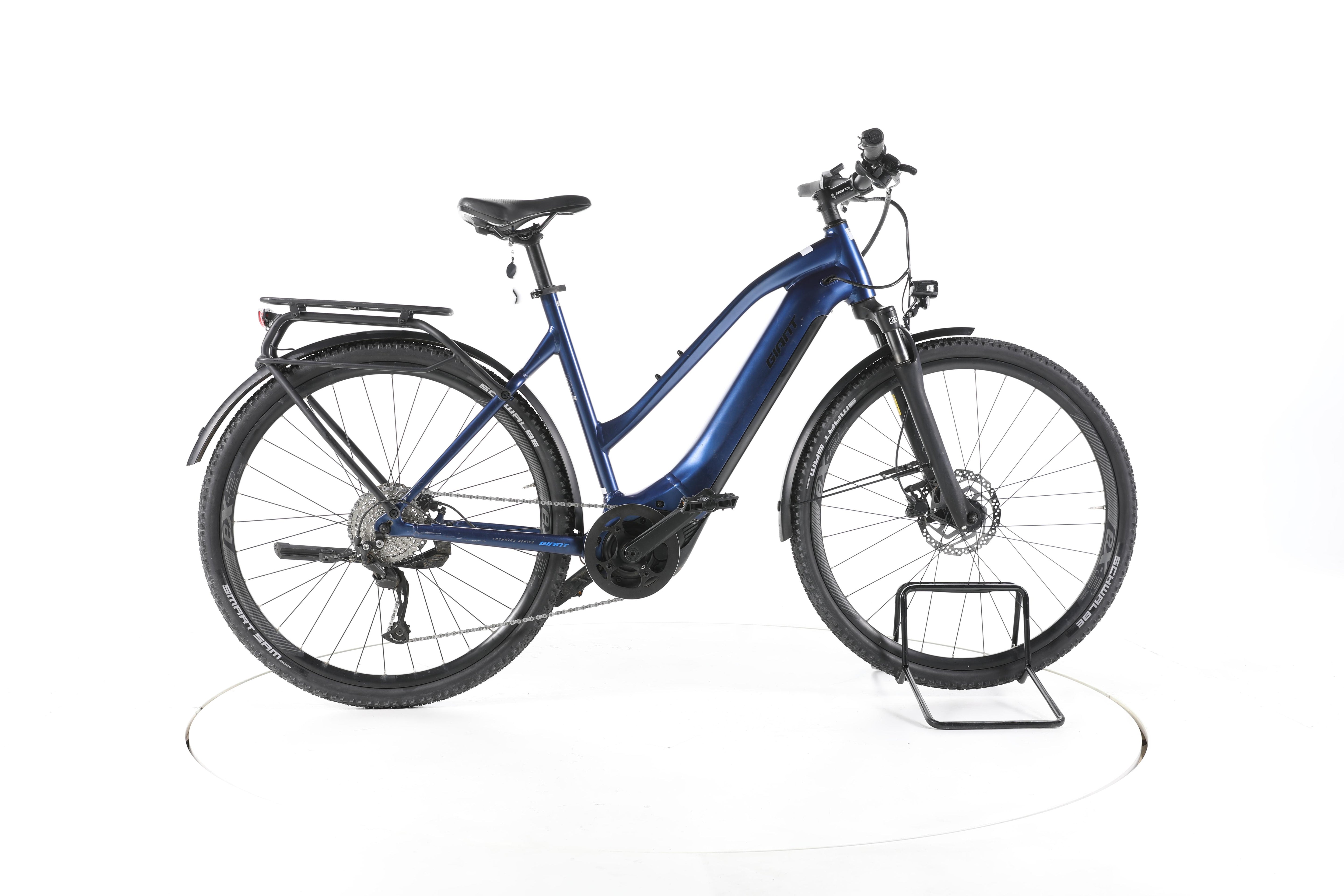 Giant Explore E+2 STA Trekking E-Bike - Image 1