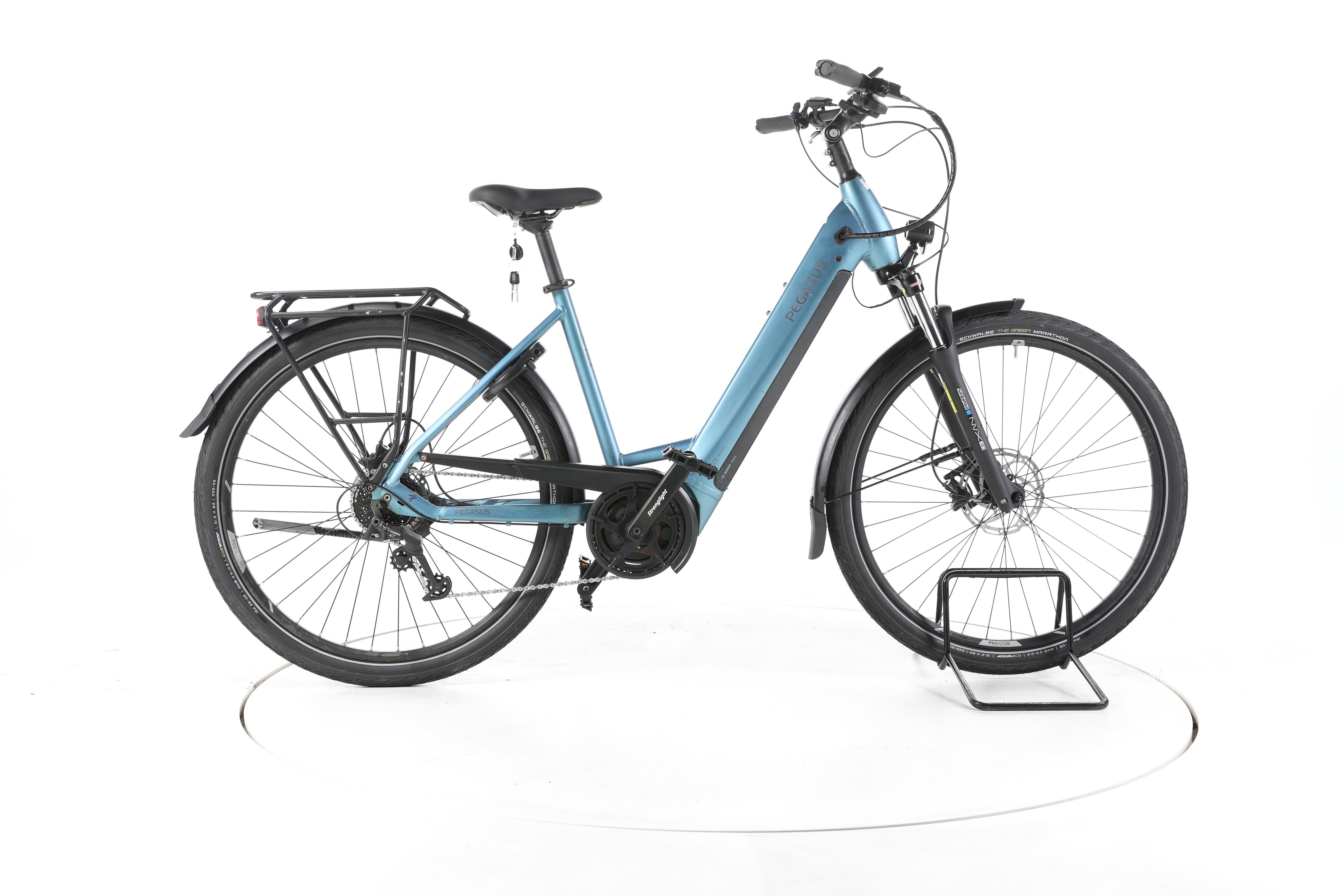 Pegasus Premio EVO Trekking E-Bike Tiefeinsteiger - Image 1