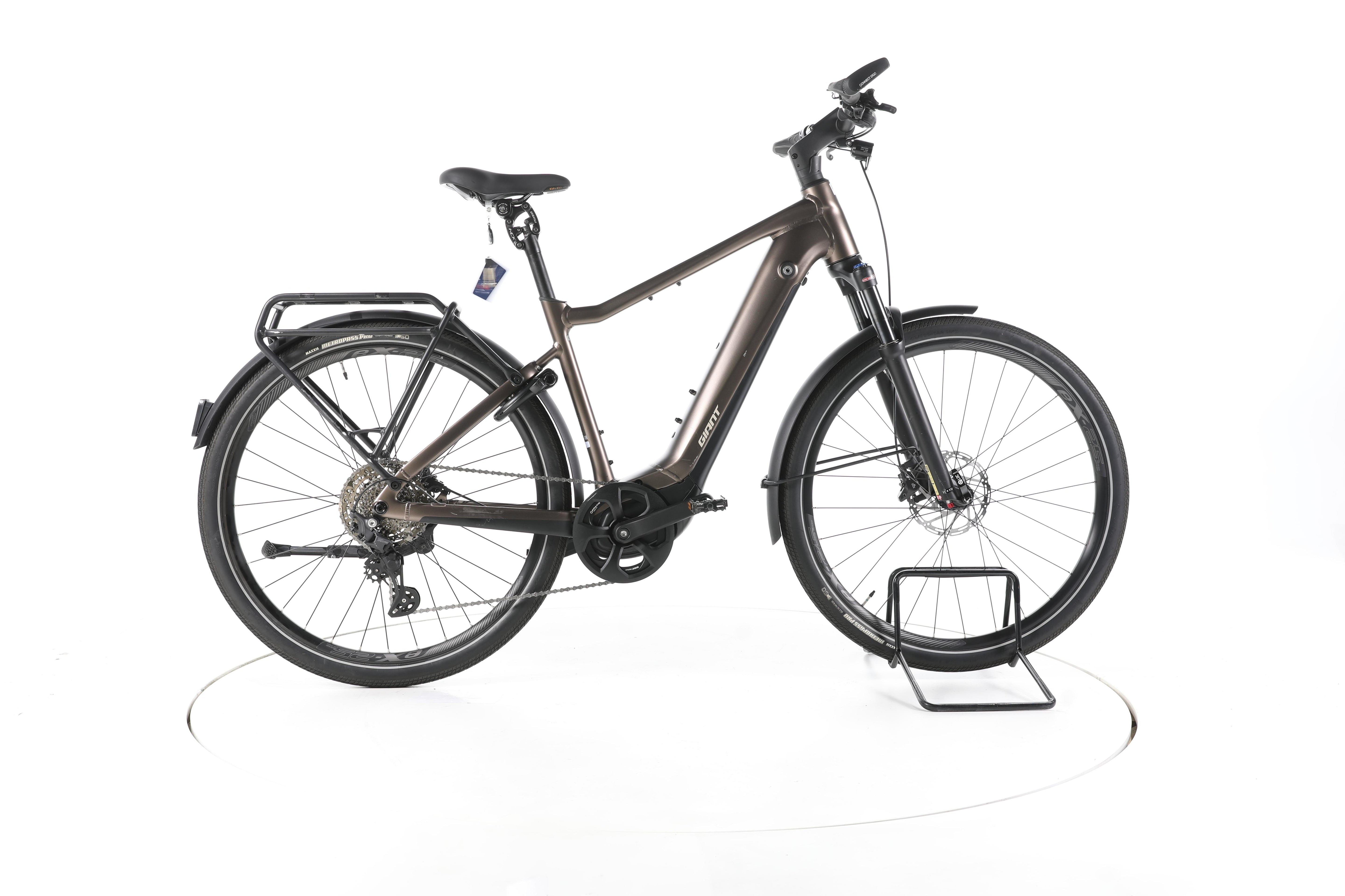 Giant Explore E+ Pro 1 GTS Trekking E-Bike - Image 1