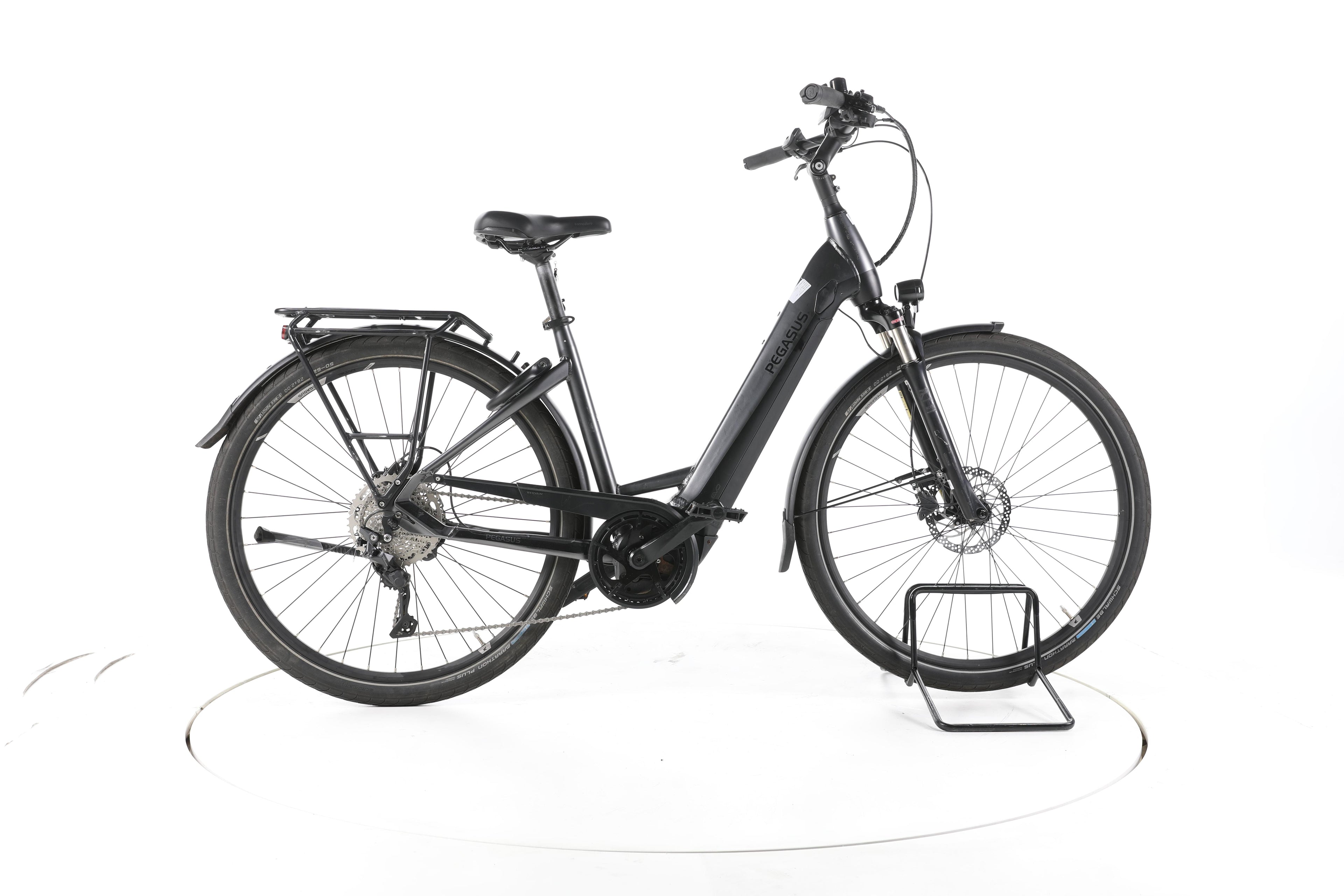 Pegasus Premio EVO 10 Lite Trekking E-Bike Tiefeinsteiger - Image 1