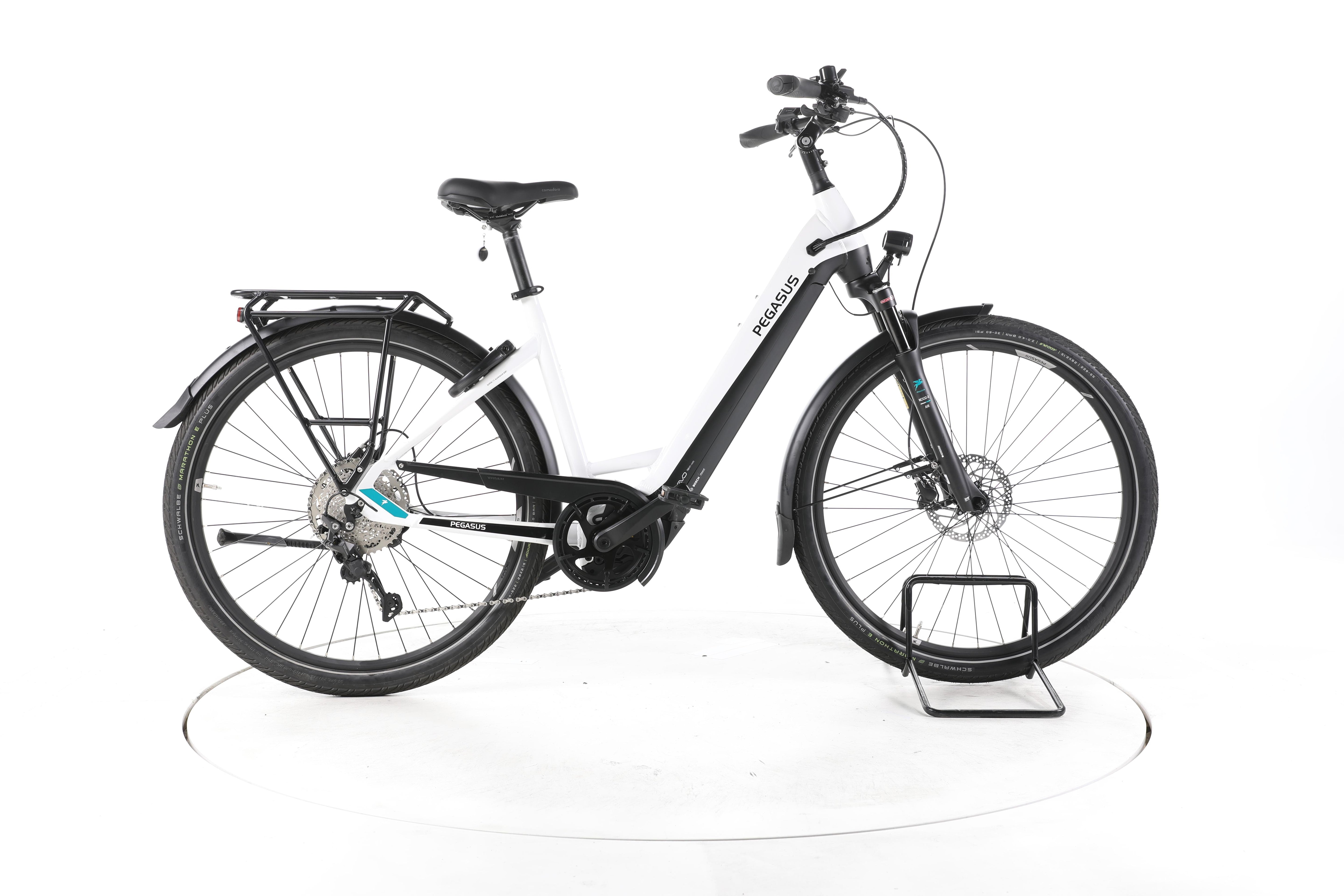 Pegasus Premio EVO Lite Trekking E-Bike Tiefeinsteiger - Image 1