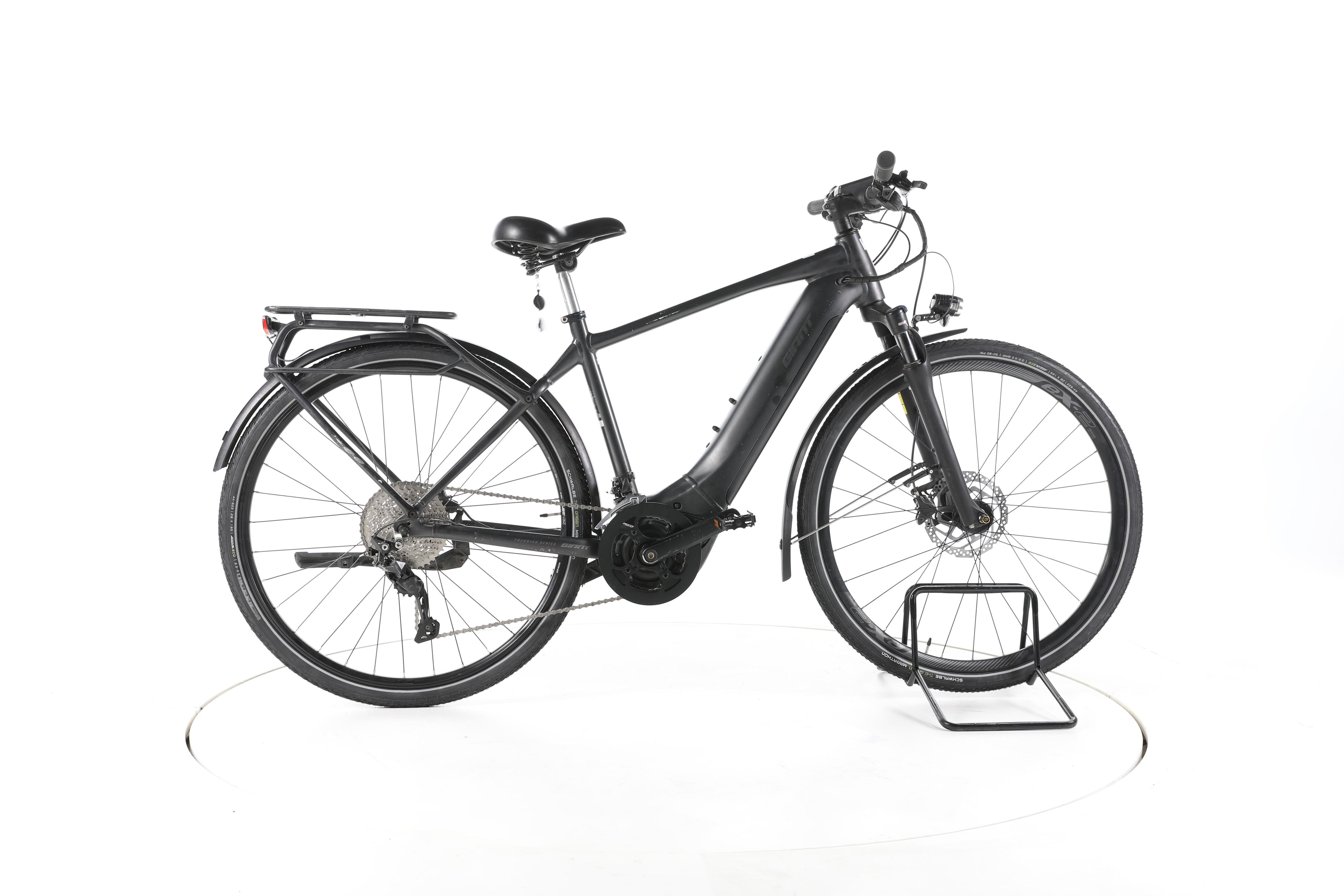 Giant Explore E+ 1 Trekking E-Bike - Image 1