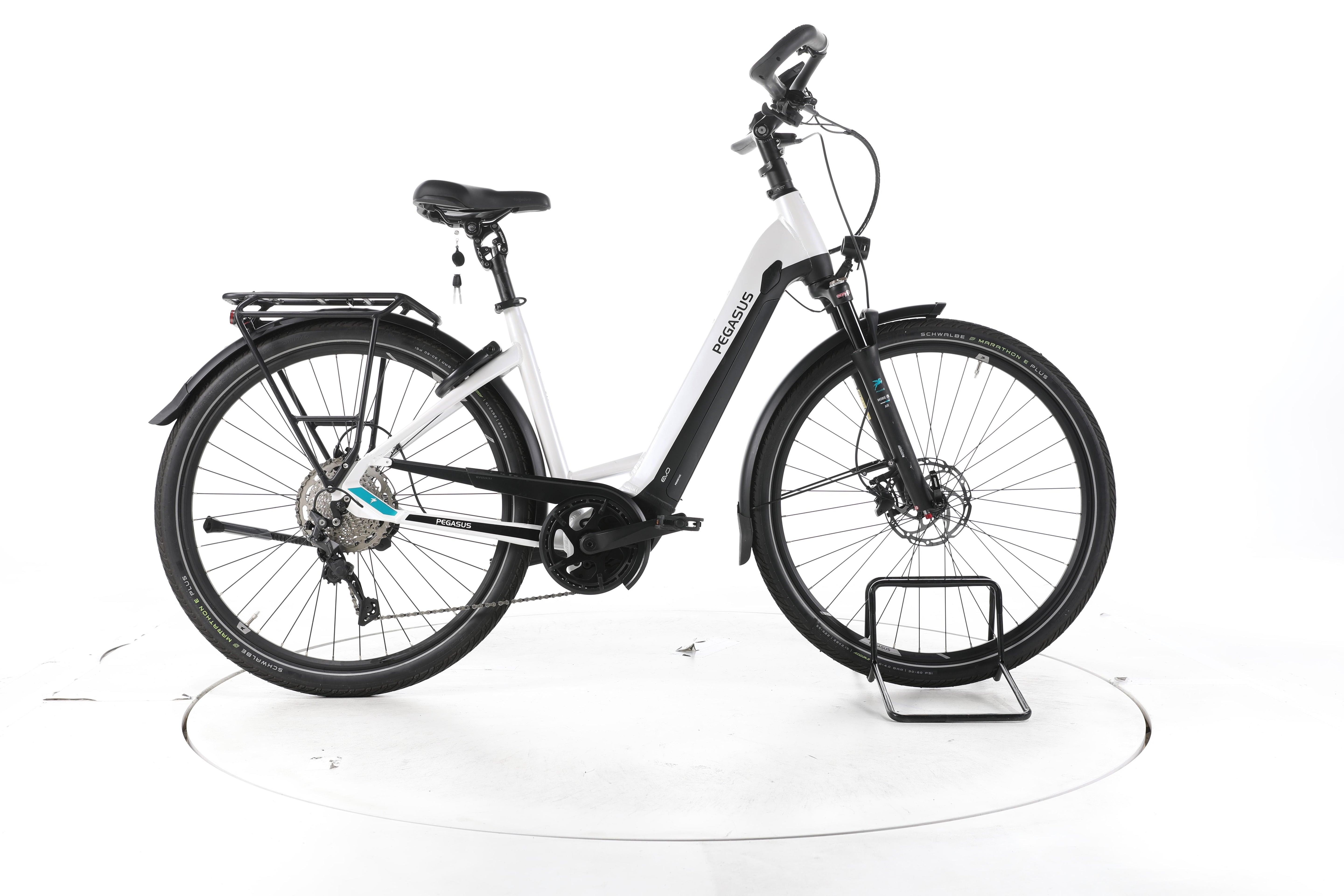 Pegasus Premio EVO Lite Trekking E-Bike Tiefeinsteiger - Image 1