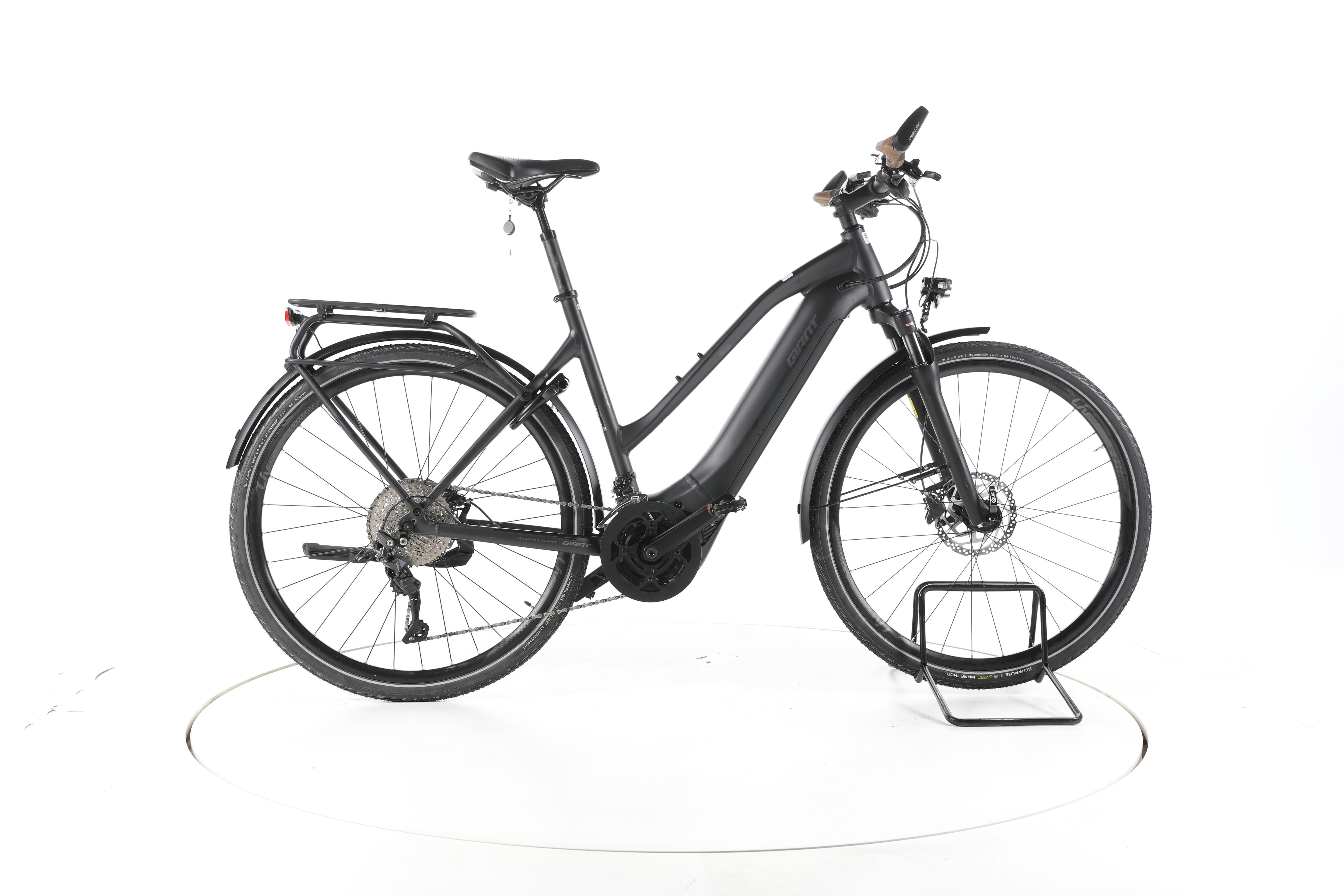 Giant Explore E+ 1 Trekking E-Bike - Image 1