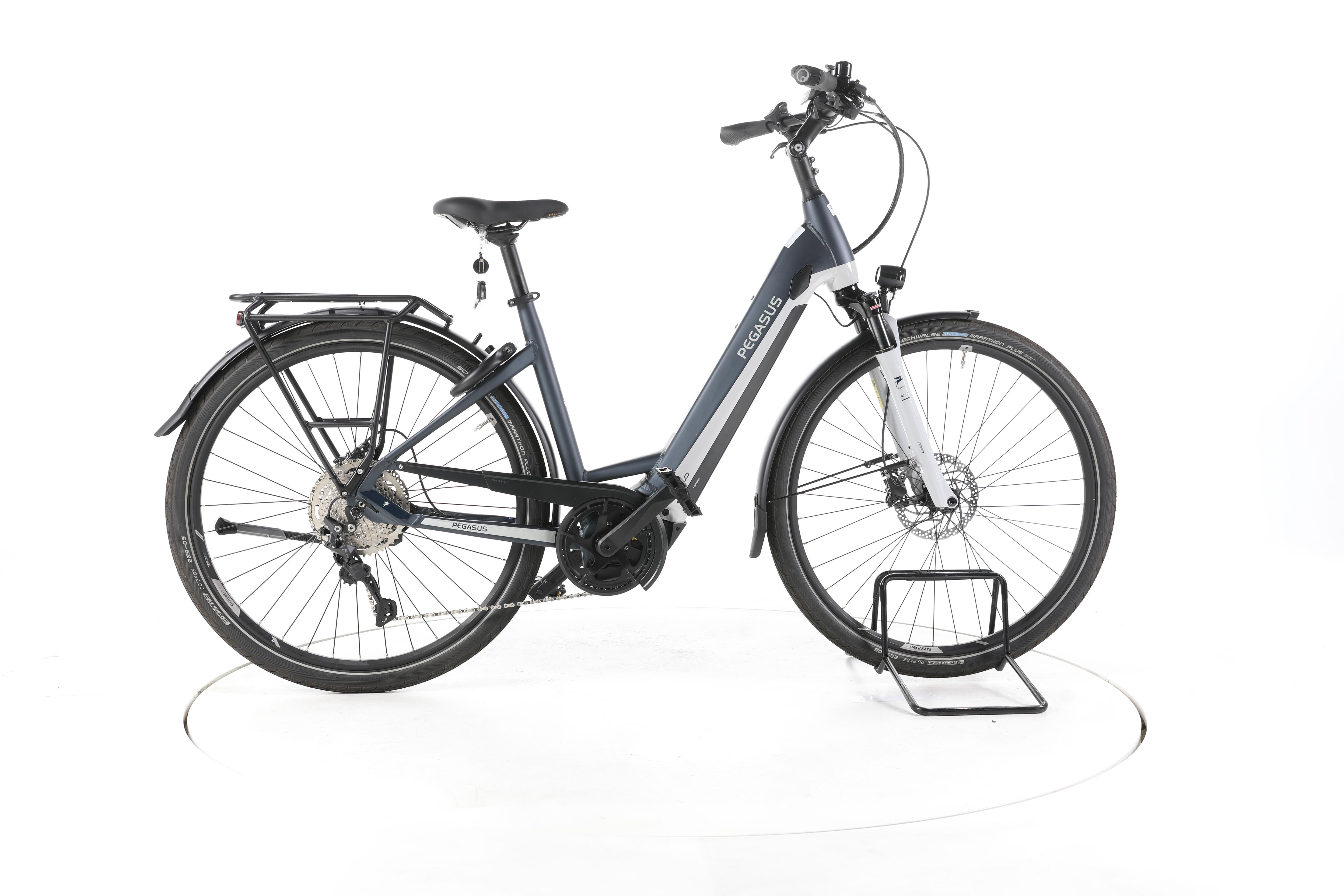 Pegasus Premio Evo 10 Lite Trekking E-Bike Tiefeinsteiger - Image 1