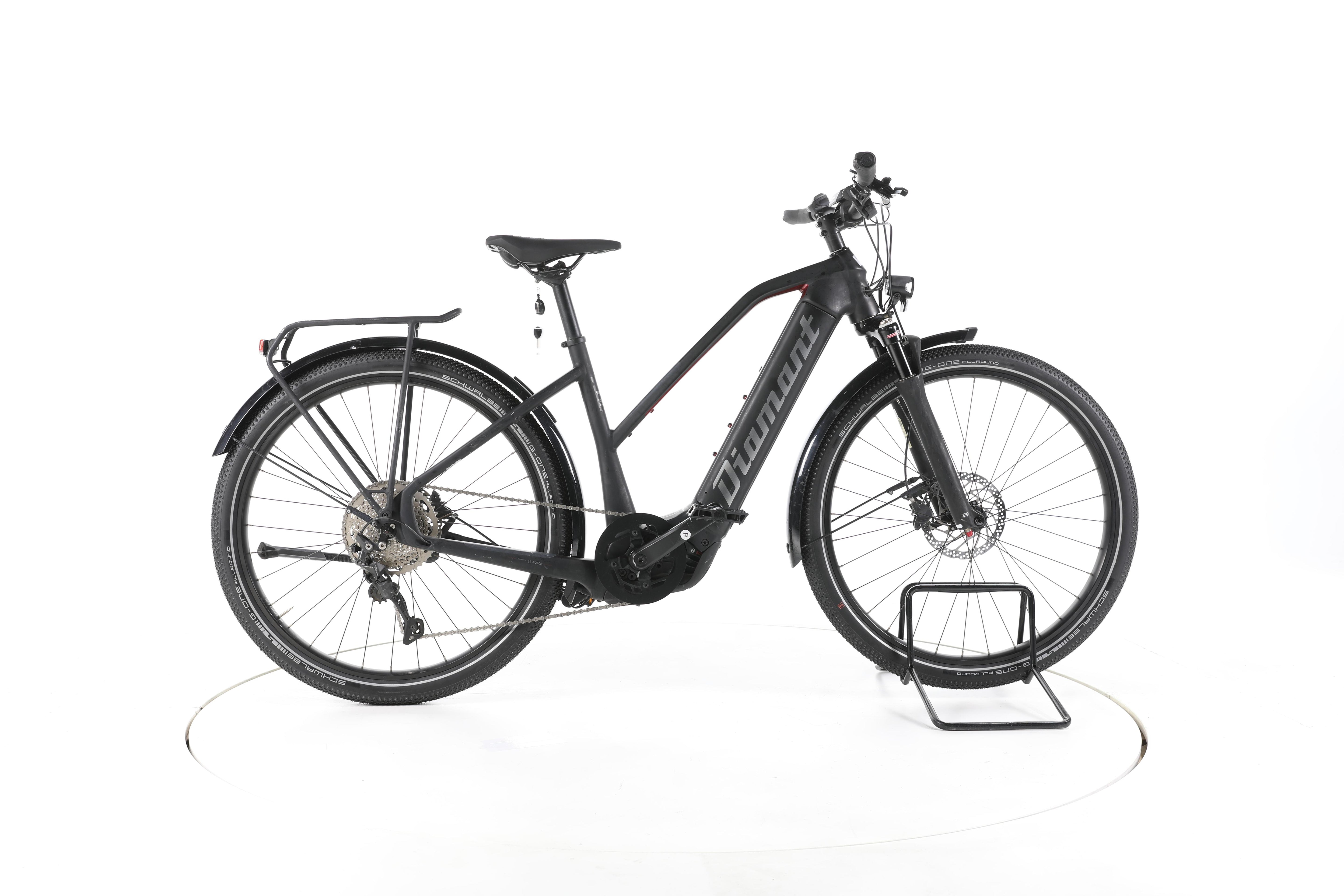 Diamant Zouma Deluxe+ Trekking E-Bike - Image 1