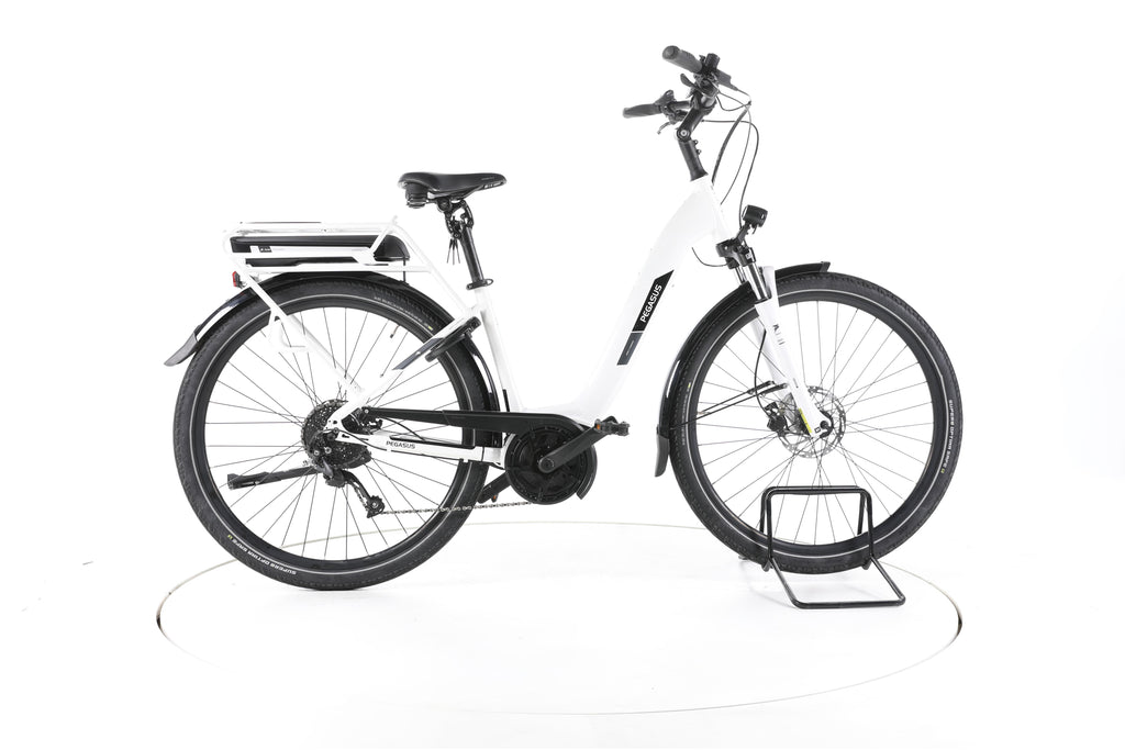 Pegasus Solero E9 Performance Trekking E-Bike Tiefeinsteiger - Image 1