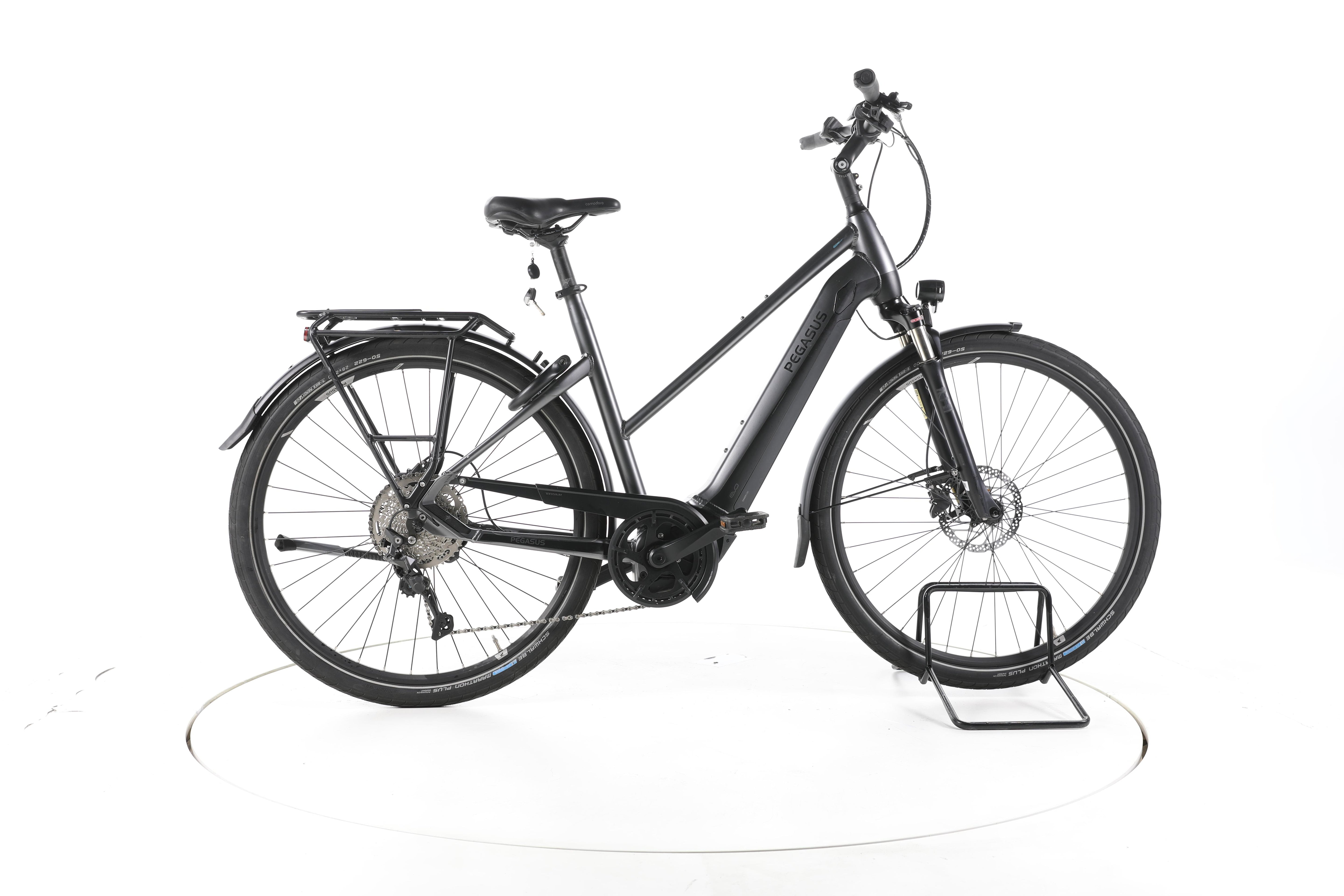 Pegasus Premio EVO 10 Lite Trekking E-Bike Tiefeinsteiger - Image 1