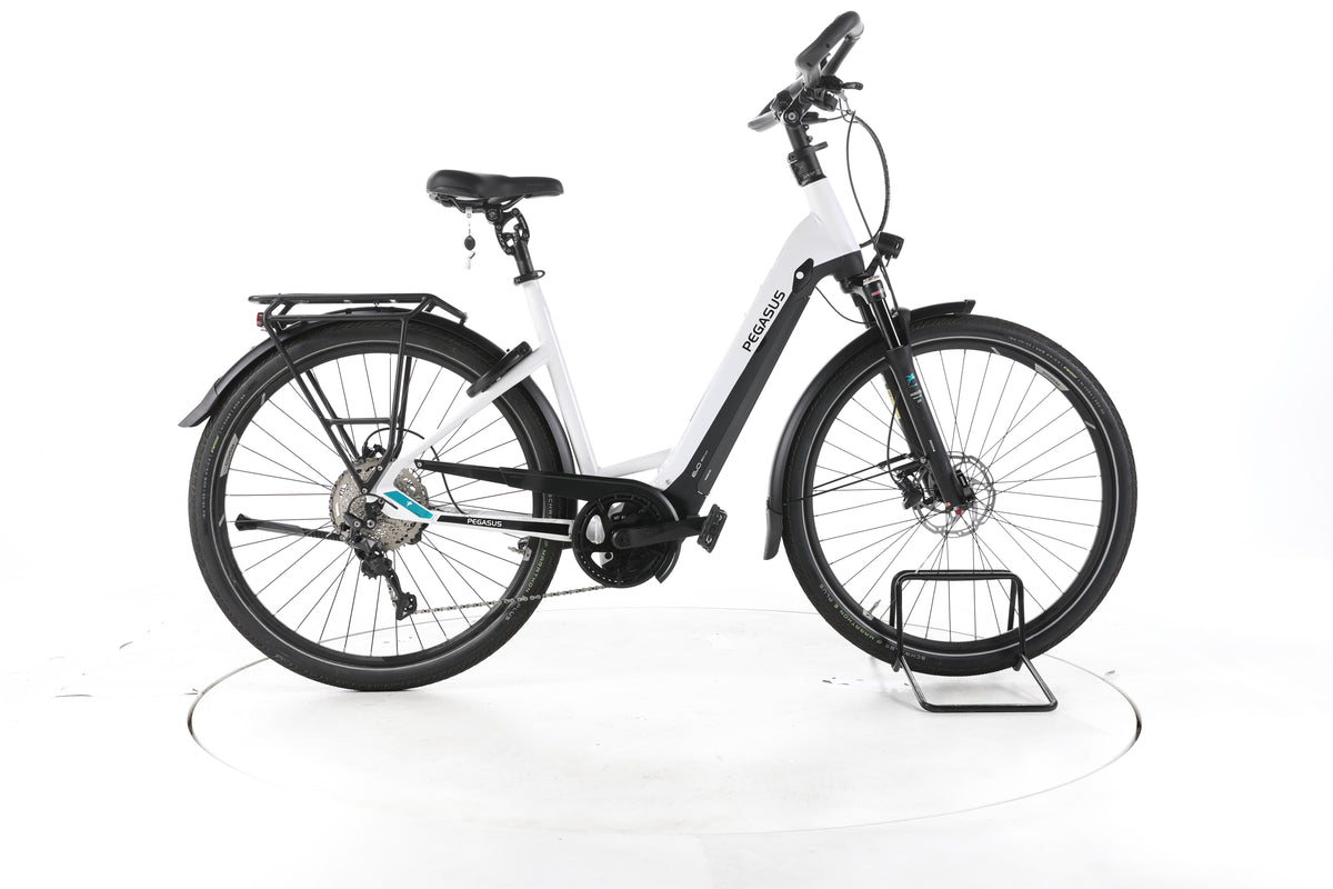 Pegasus Premio Evo Comfort Trekking E-Bike Tiefeinsteiger - Image 1