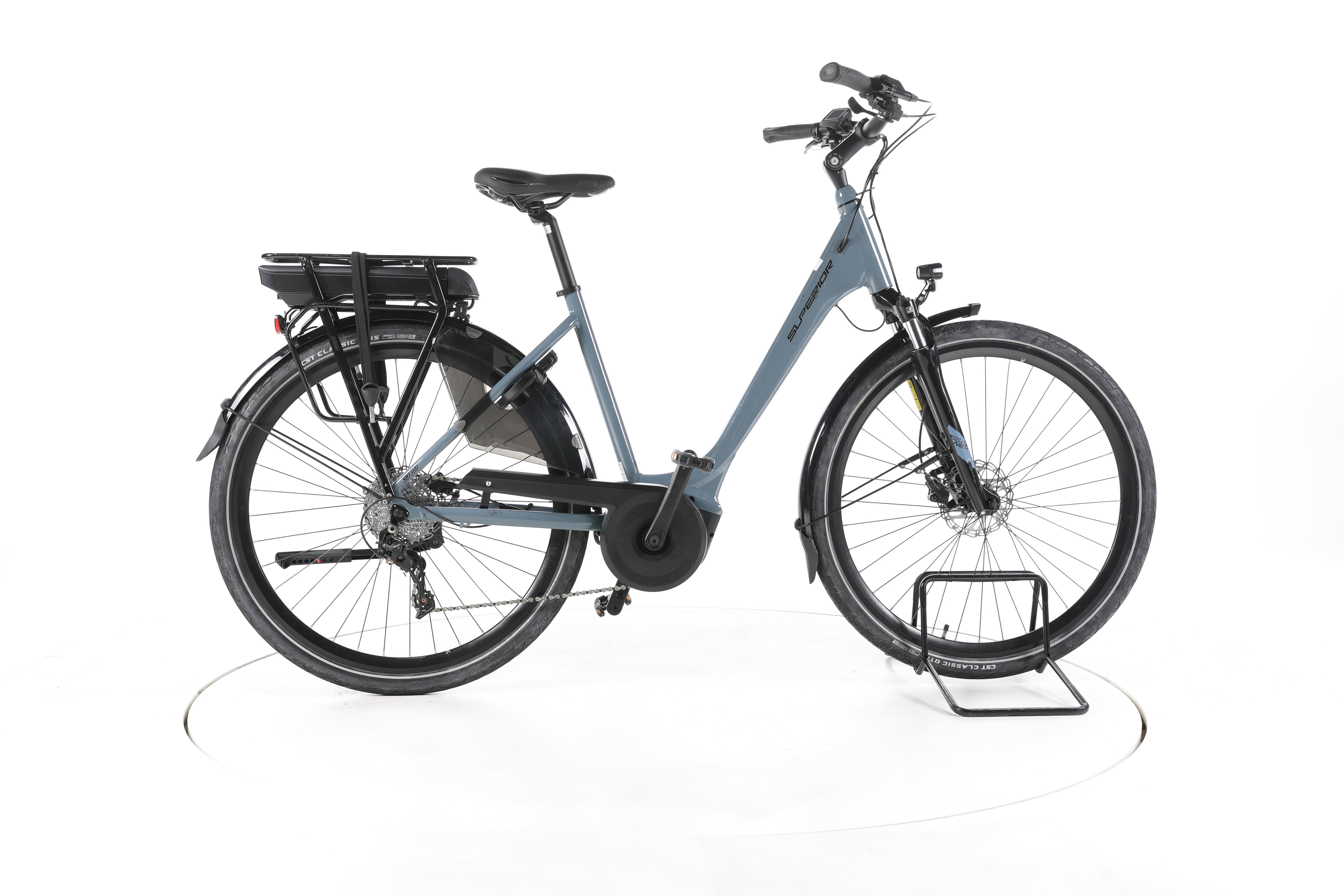Superior SBT 300 Trekking E-Bike Tiefeinsteiger - Image 1
