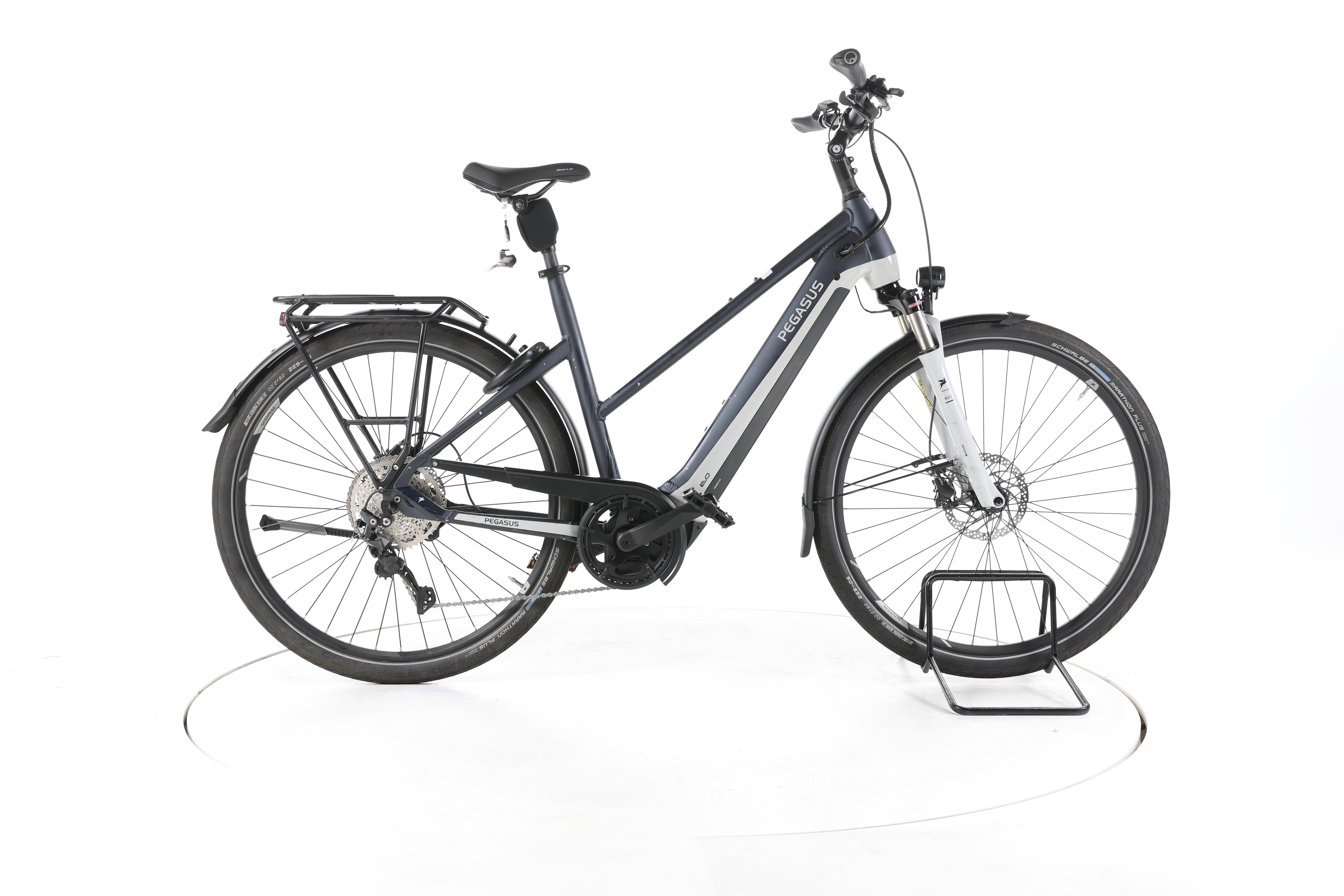 Pegasus Premio Evo 10 Lite Trekking E-Bike - Image 1