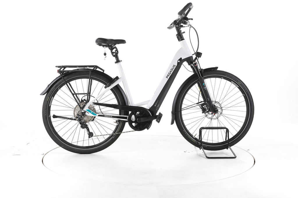Pegasus Premio Evo Comfort Trekking E-Bike Tiefeinsteiger - Image 1