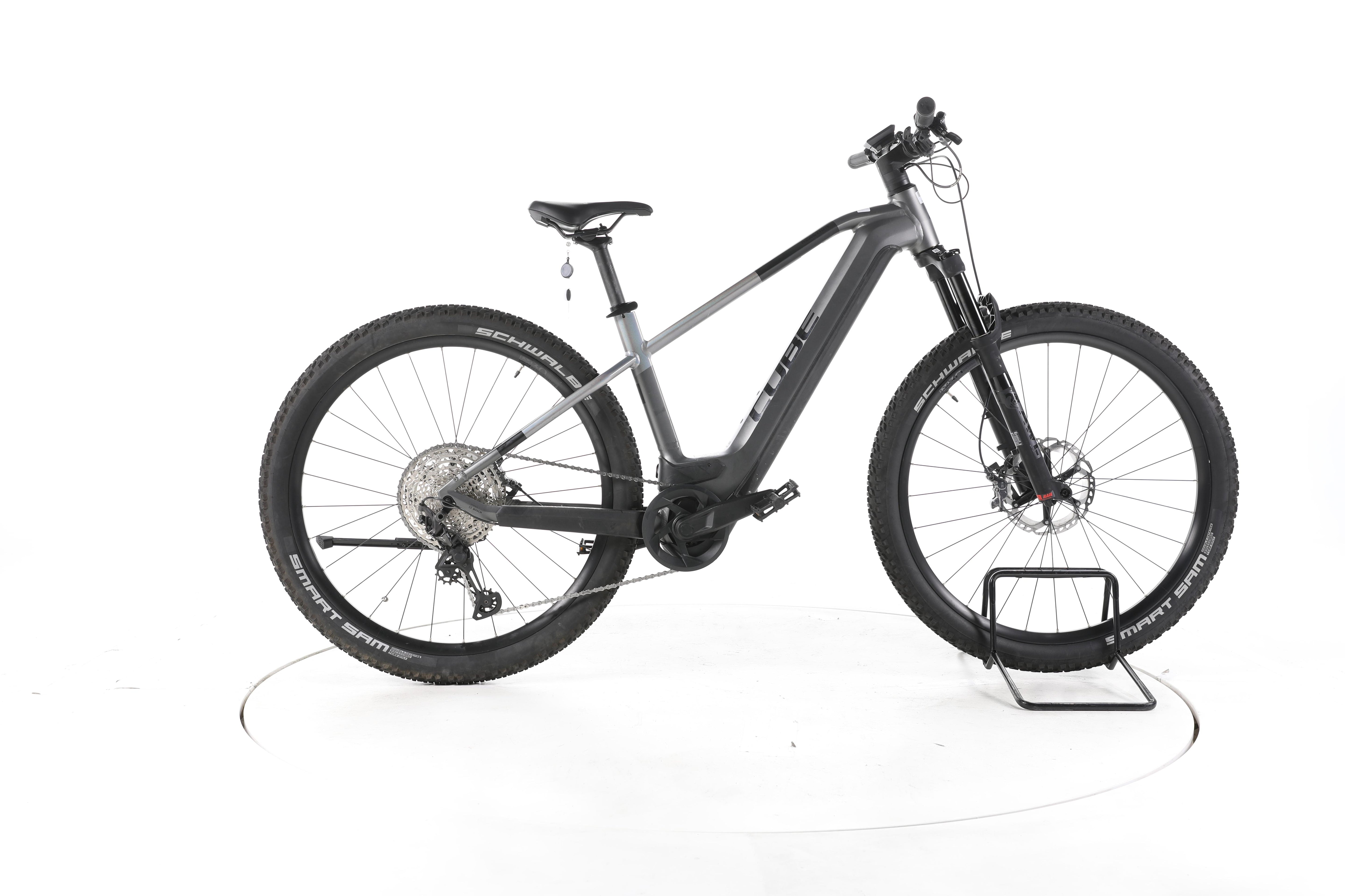 Cube Reaction Hybrid SLT Trekking E-Bike - Image 1