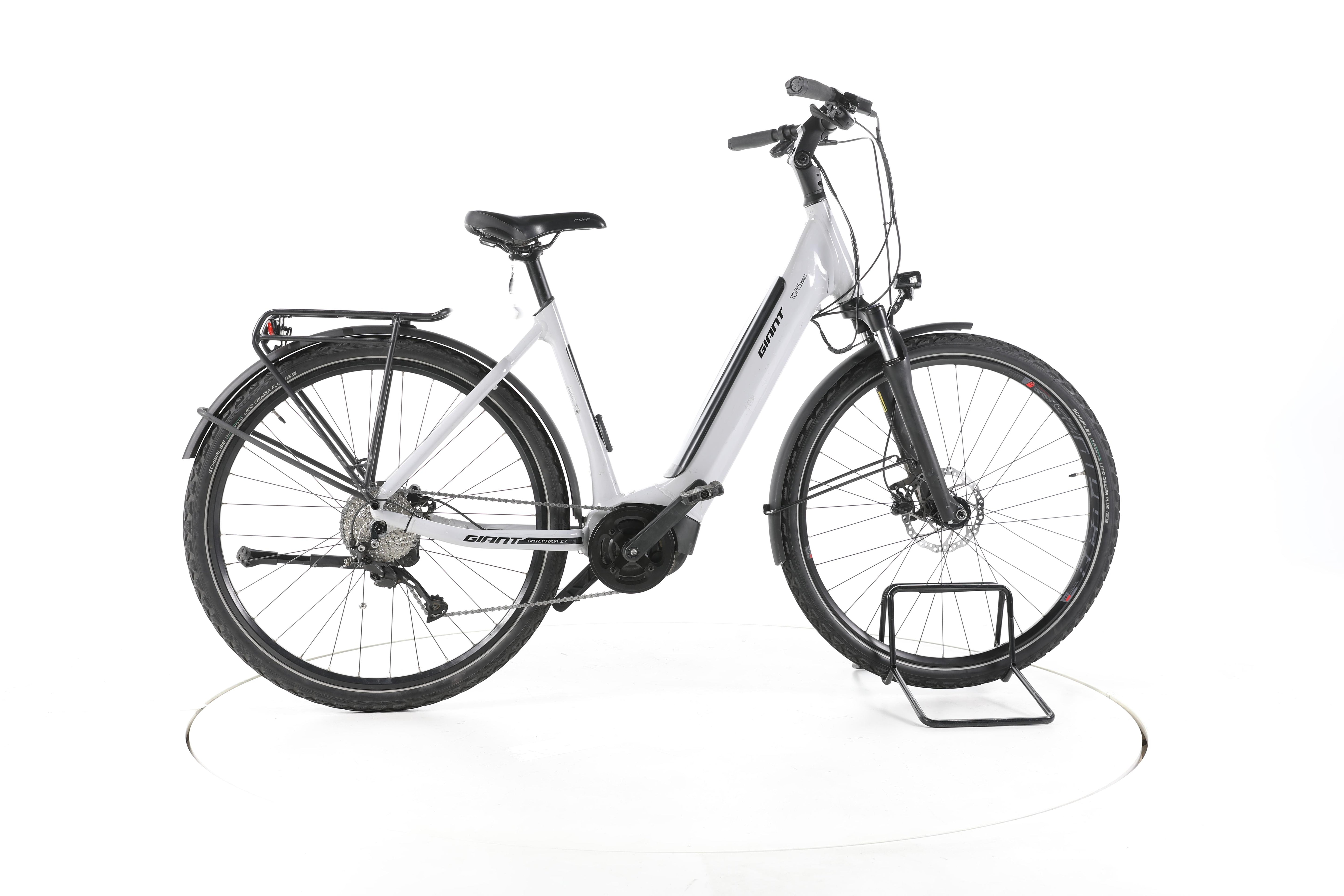 Giant DailyTour E+ 3 Trekking E-Bike Tiefeinsteiger - Image 1