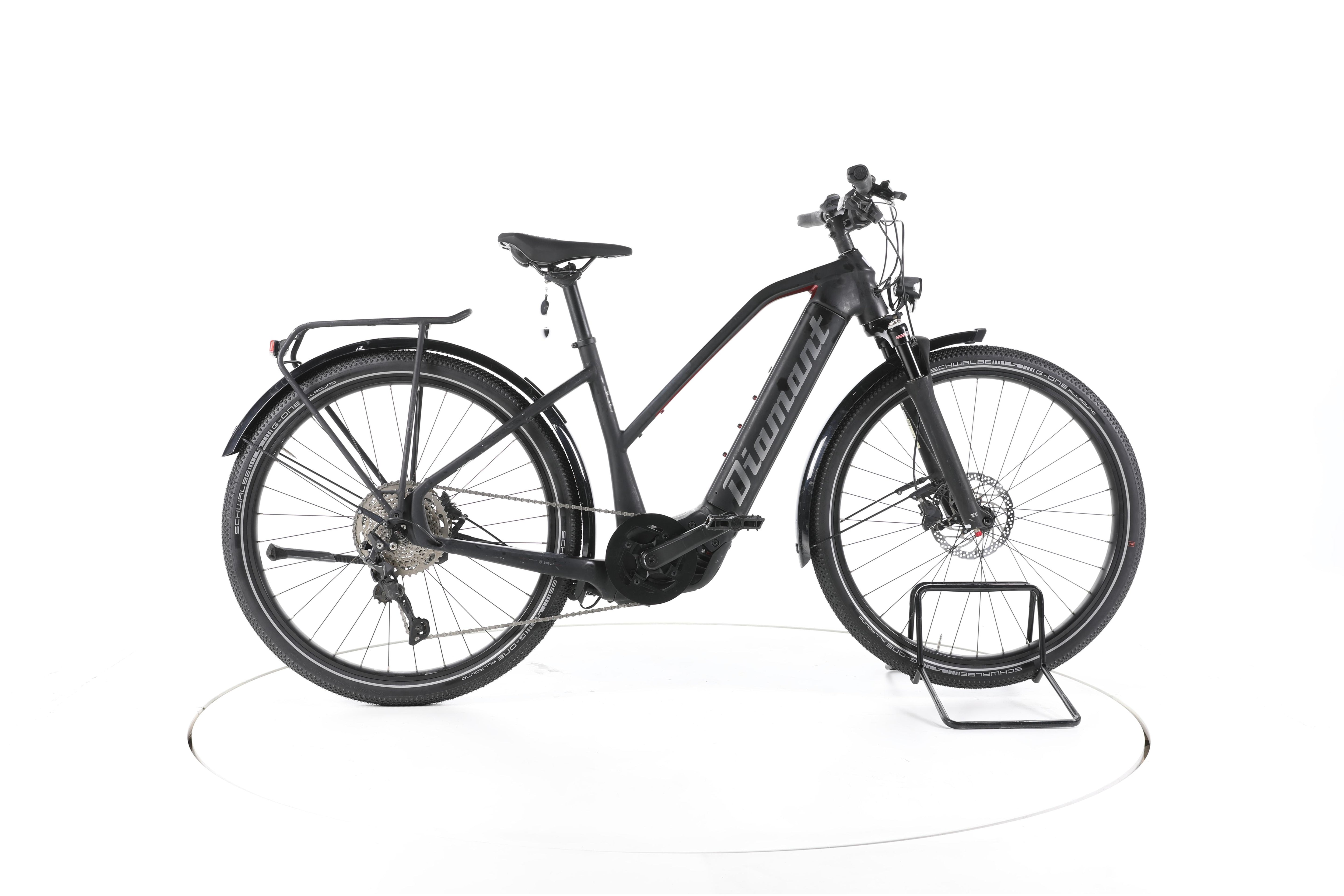 Diamant Zouma Deluxe+ Trekking E-Bike - Image 1