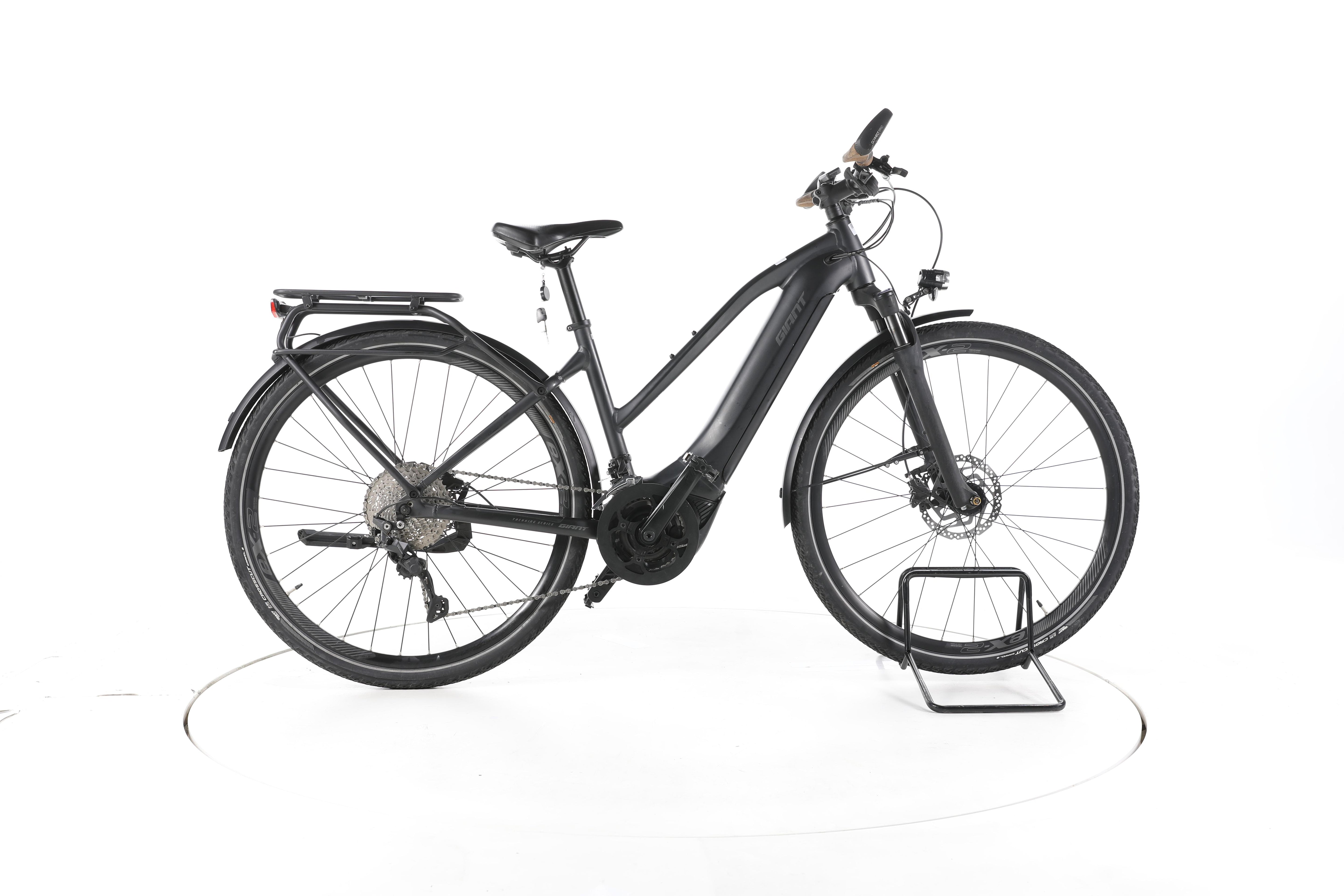 Giant Explore E+ 1 Trekking E-Bike - Image 1