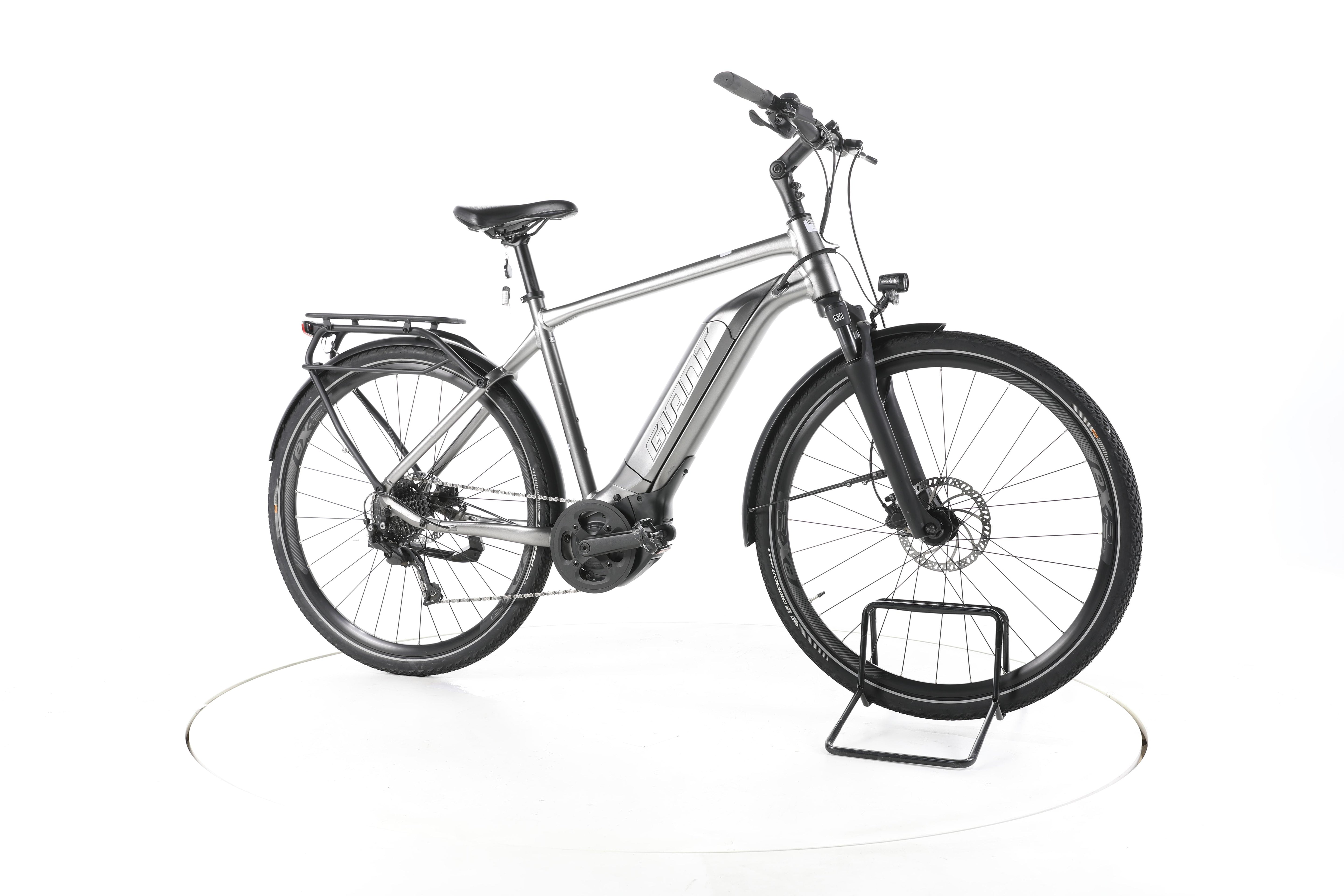 Giant Explore E+ 3 Trekking E-Bike - Image 2