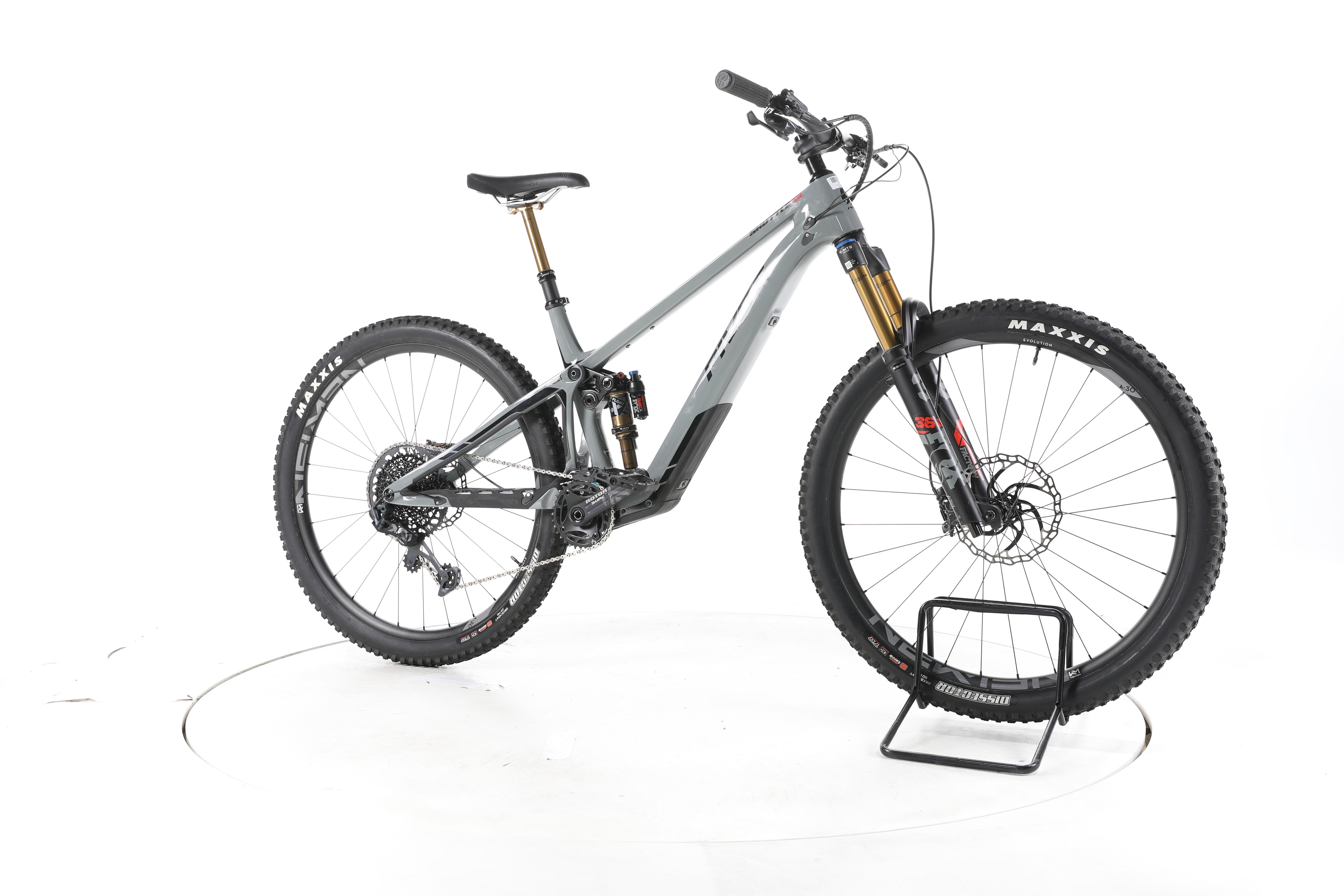 Pivot Cycles Shuttle SL E-Bike Fully Carbon - Image 2