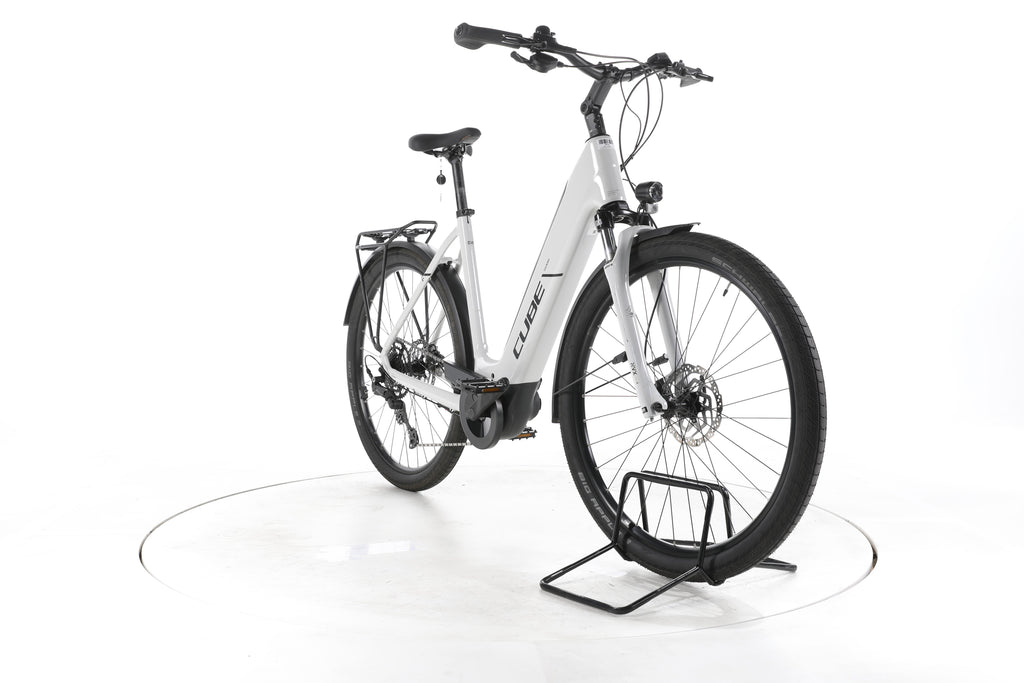 Cube Touring Hybrid ONE Trekking E-Bike Tiefeinsteiger 2025 - Image 3