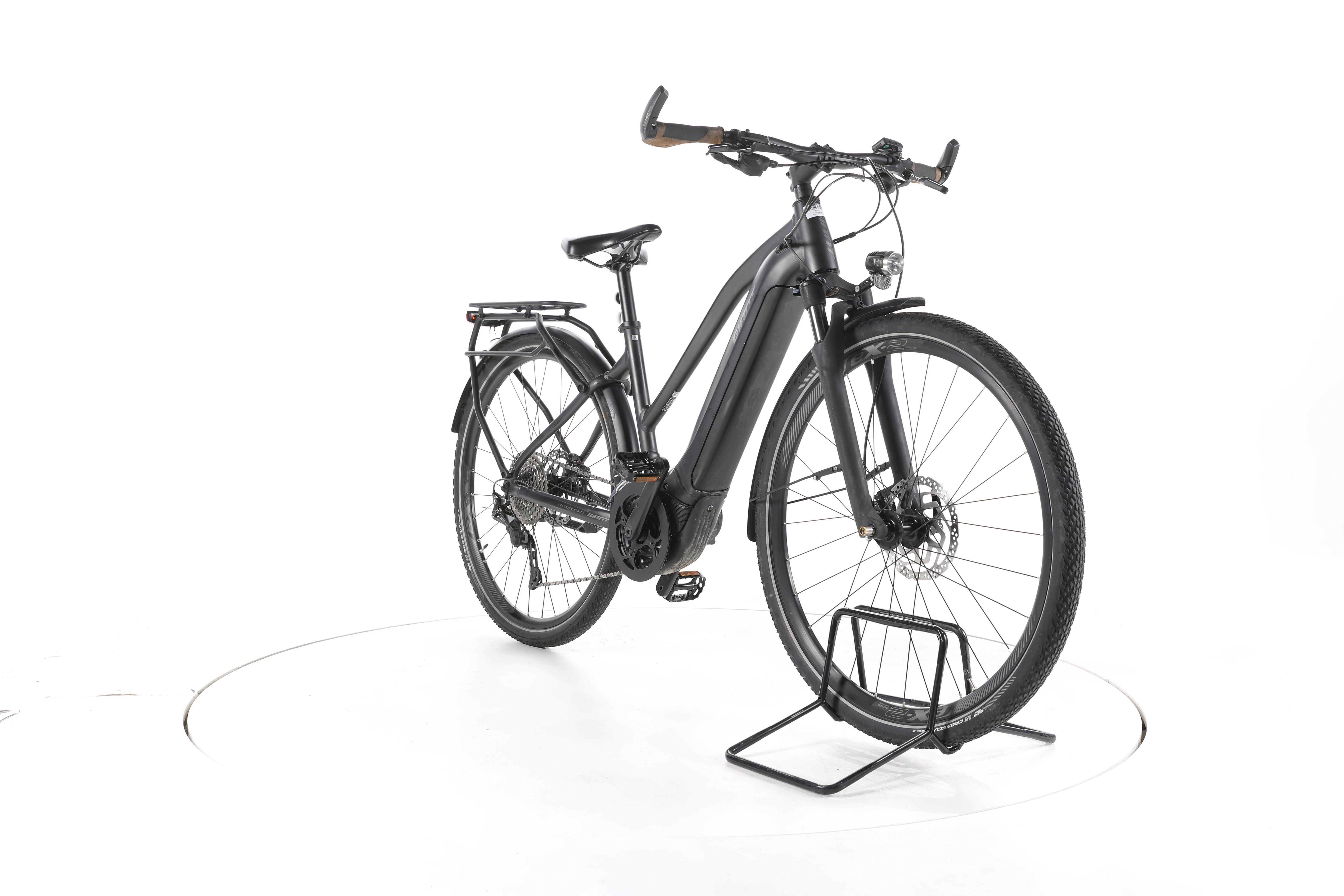 Giant Explore E+ 1 Trekking E-Bike - Image 3