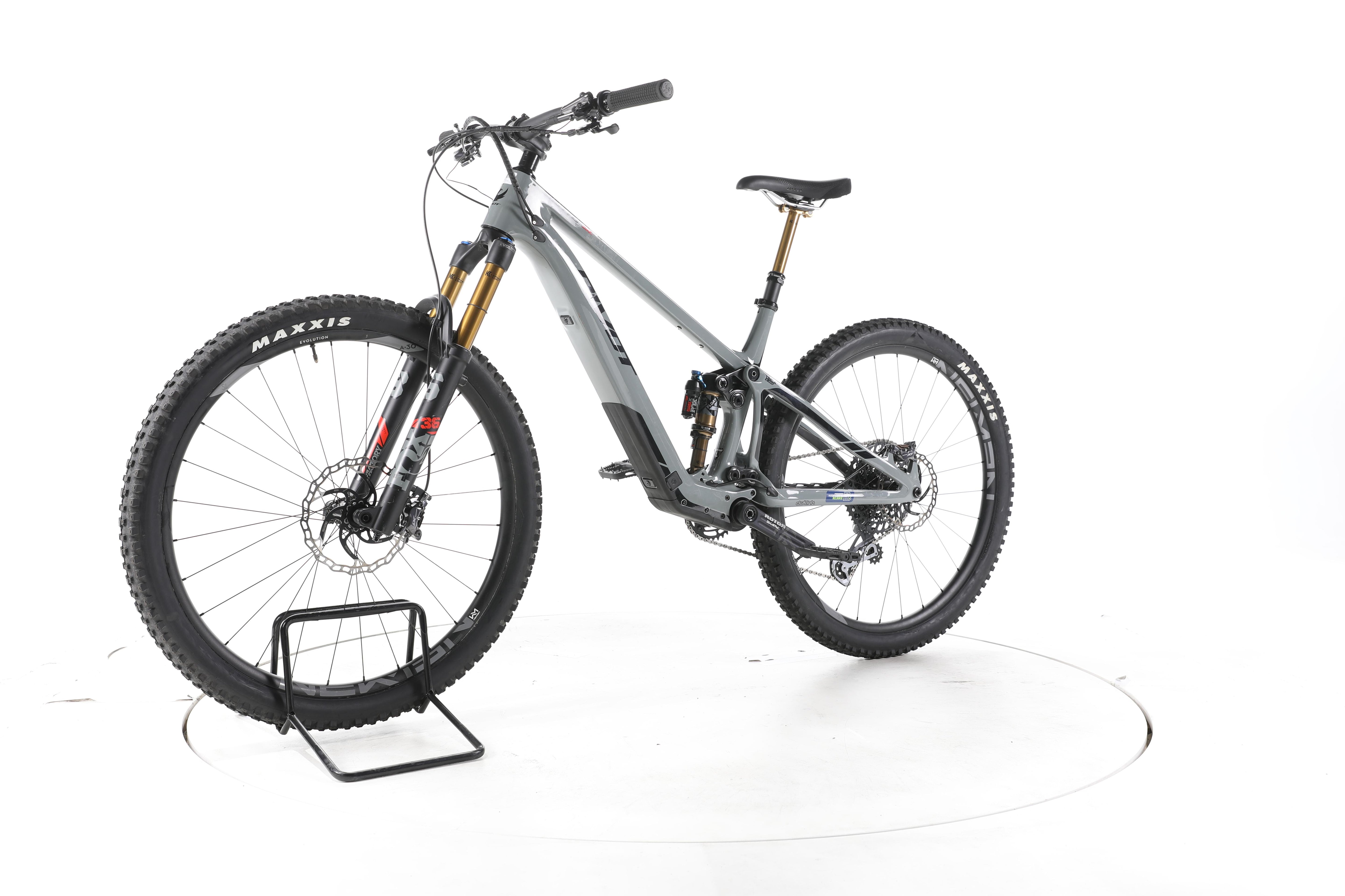 Pivot Cycles Shuttle SL E-Bike Fully Carbon - Image 6