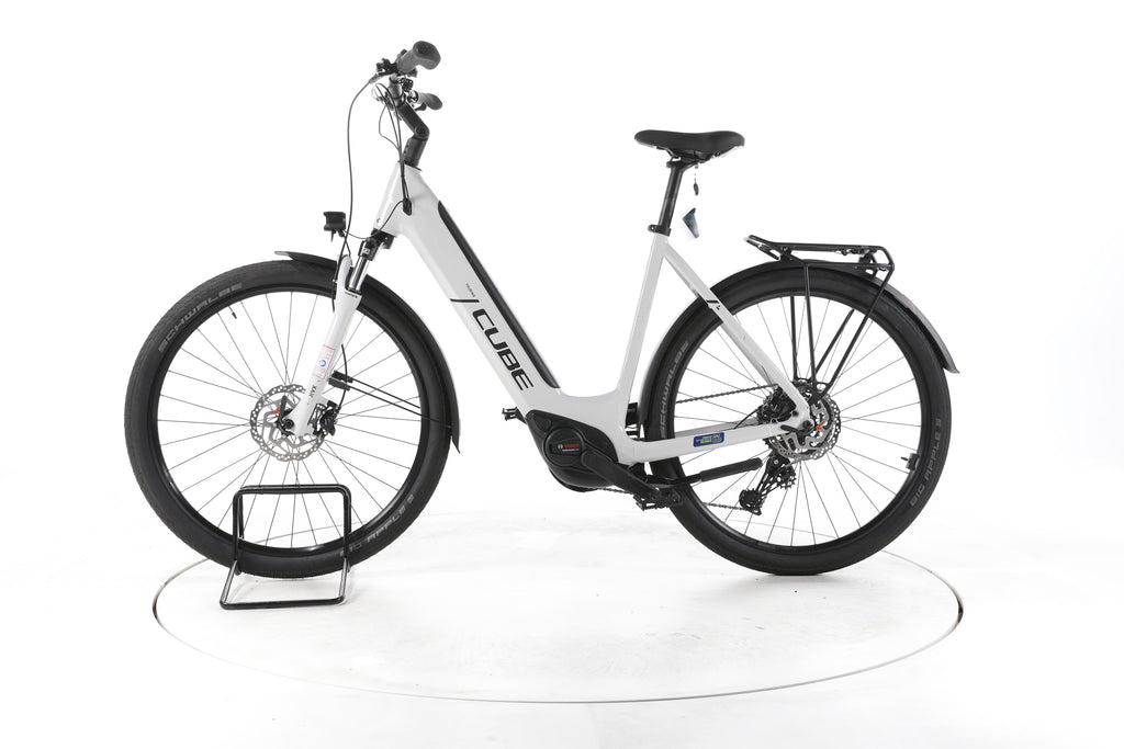 Cube Touring Hybrid ONE Trekking E-Bike Tiefeinsteiger 2025 - Image 7