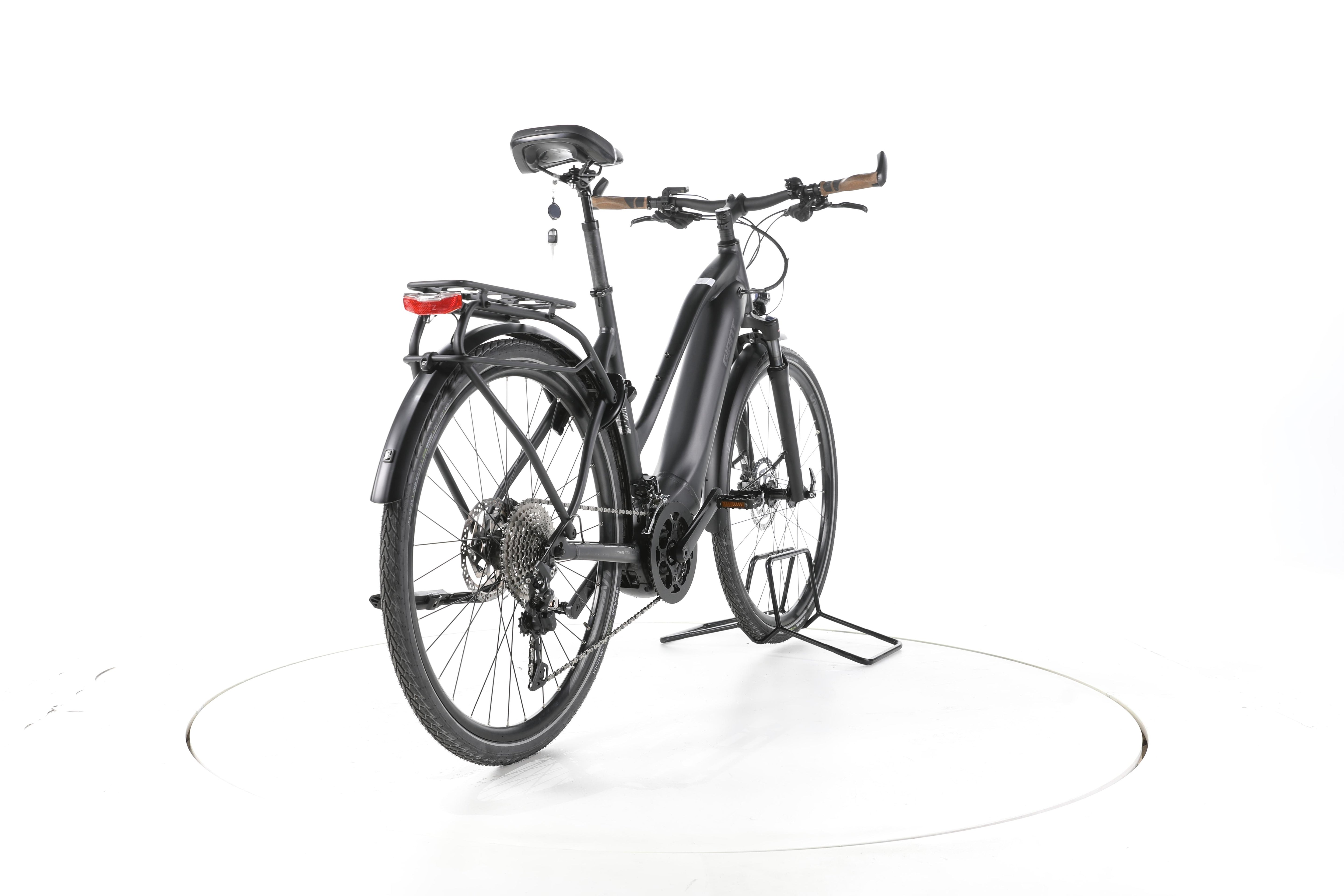 Giant Explore E+ 1 Trekking E-Bike - Image 11