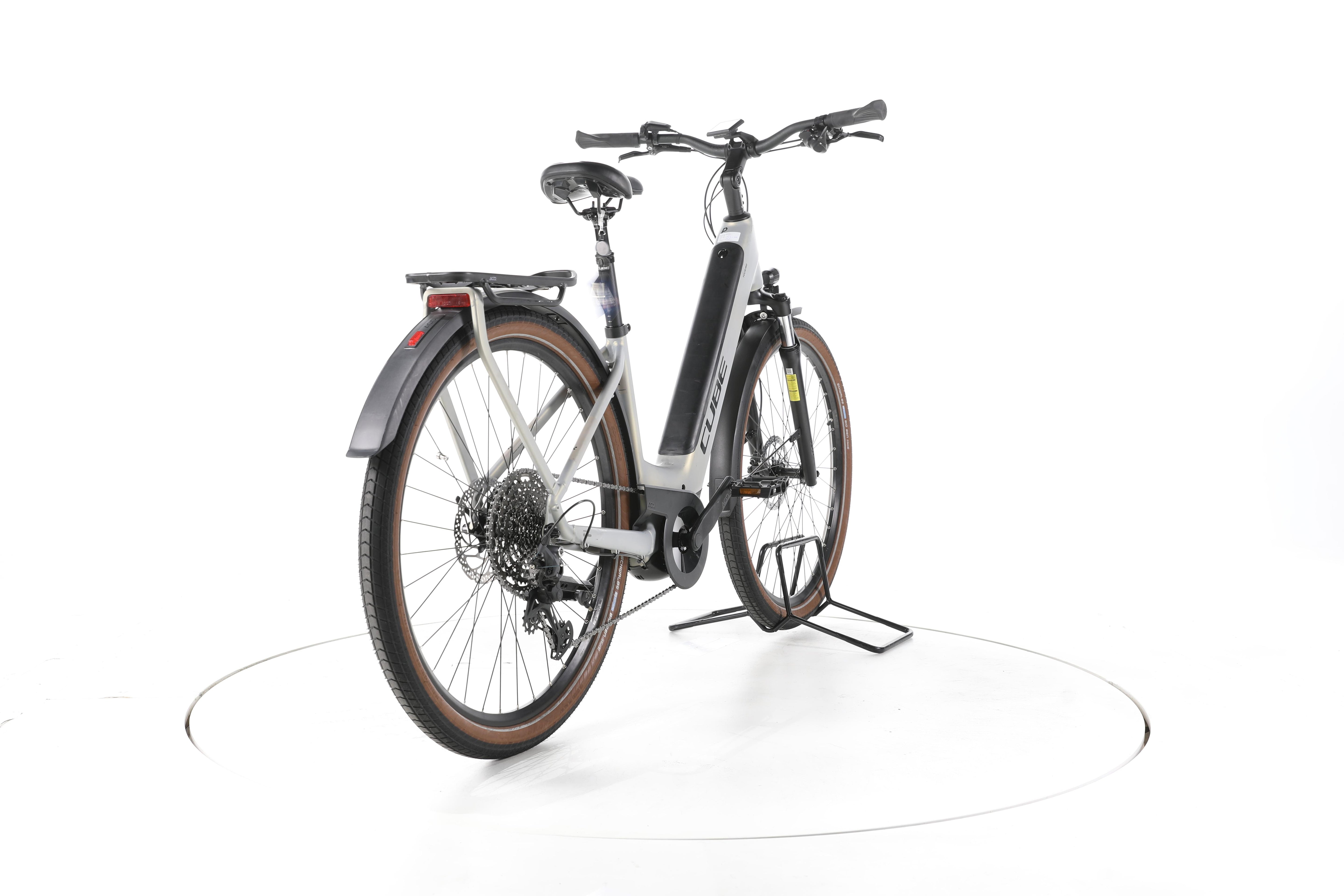 Cube Touring Hybrid Pro Trekking E-Bike Tiefeinsteiger 2024 - Image 11