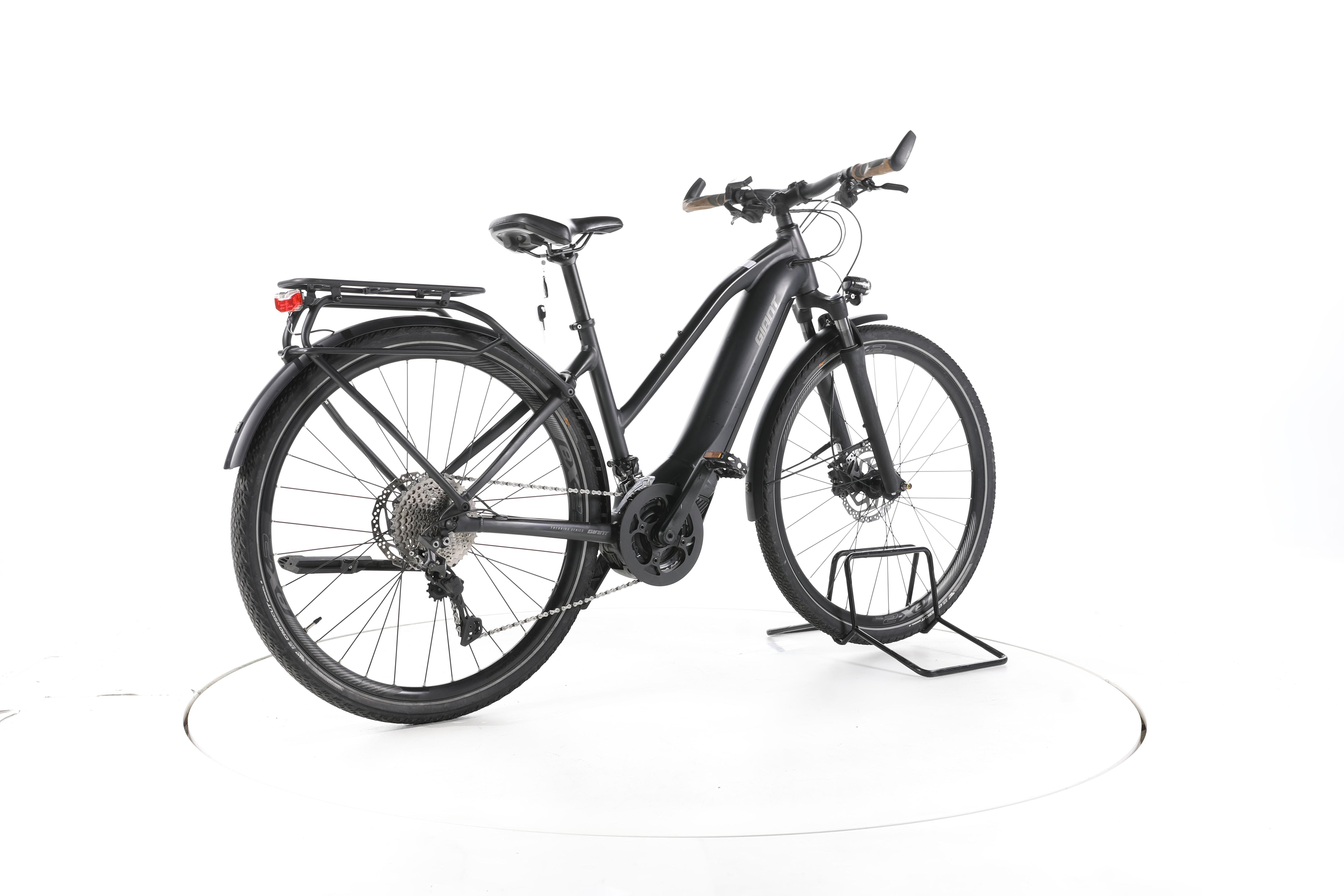 Giant Explore E+ 1 Trekking E-Bike - Image 12
