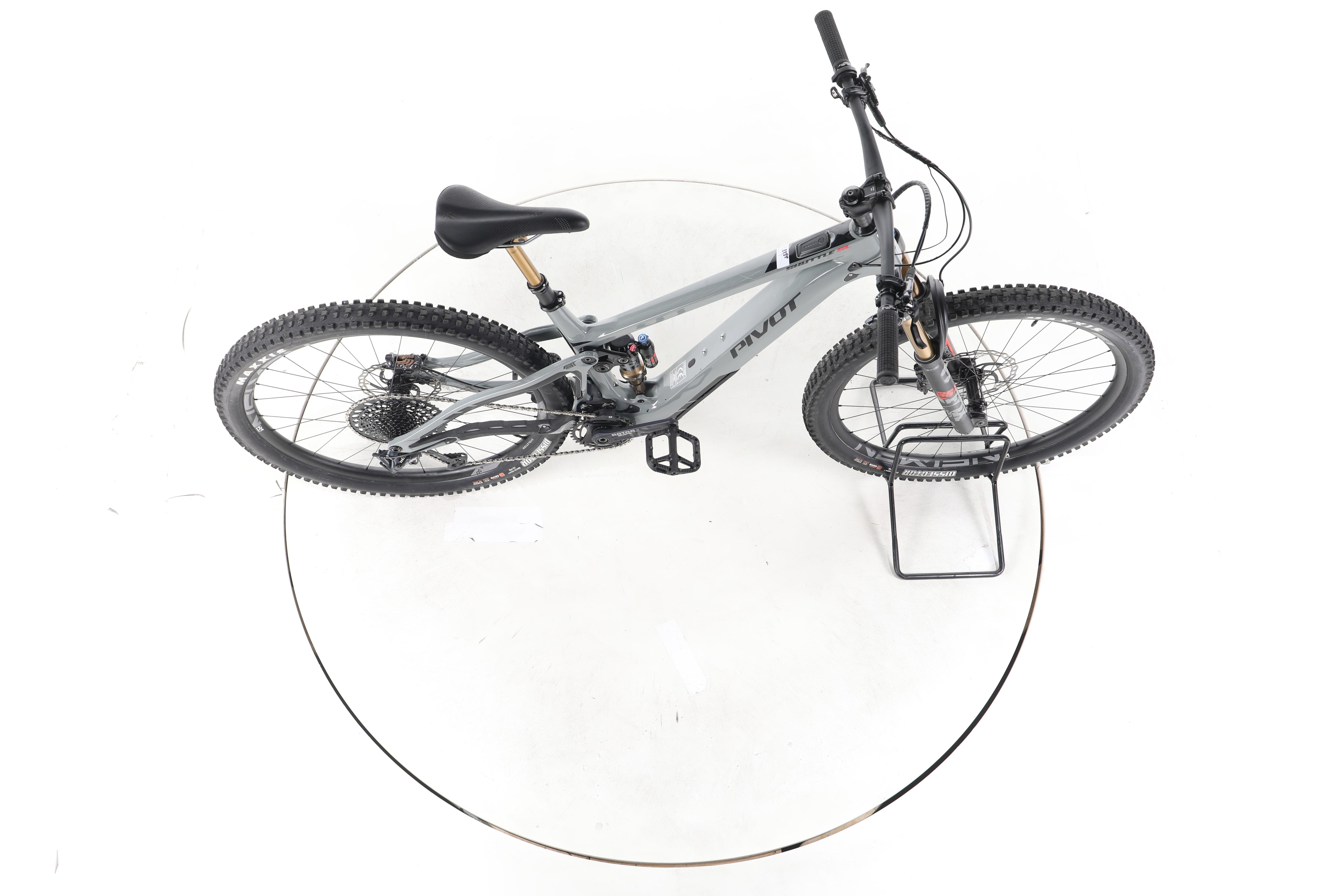 Pivot Cycles Shuttle SL E-Bike Fully Carbon - Image 13