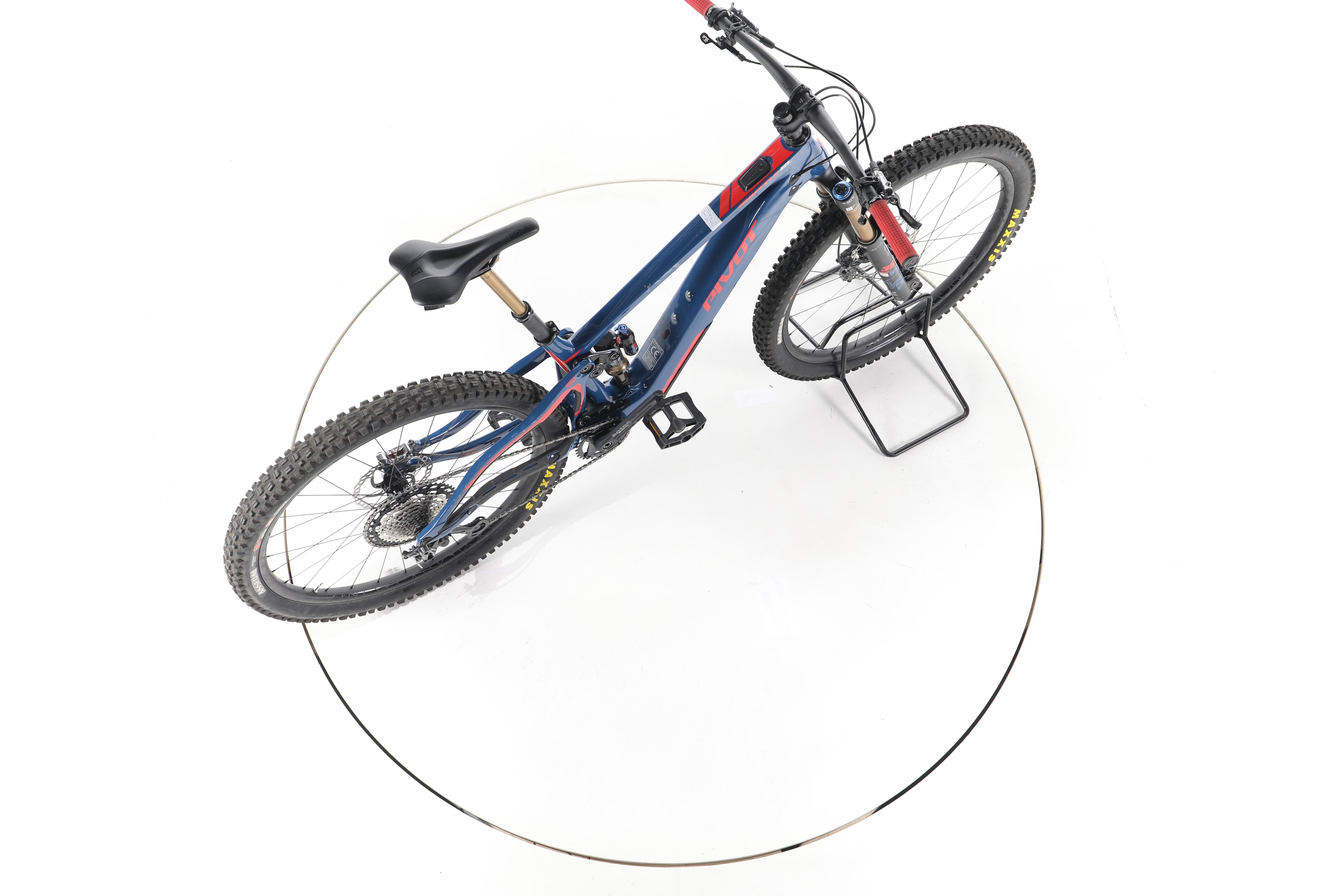 Pivot Cycles Shuttle SL Team XTR Fully E-Bike Carbon - Image 24